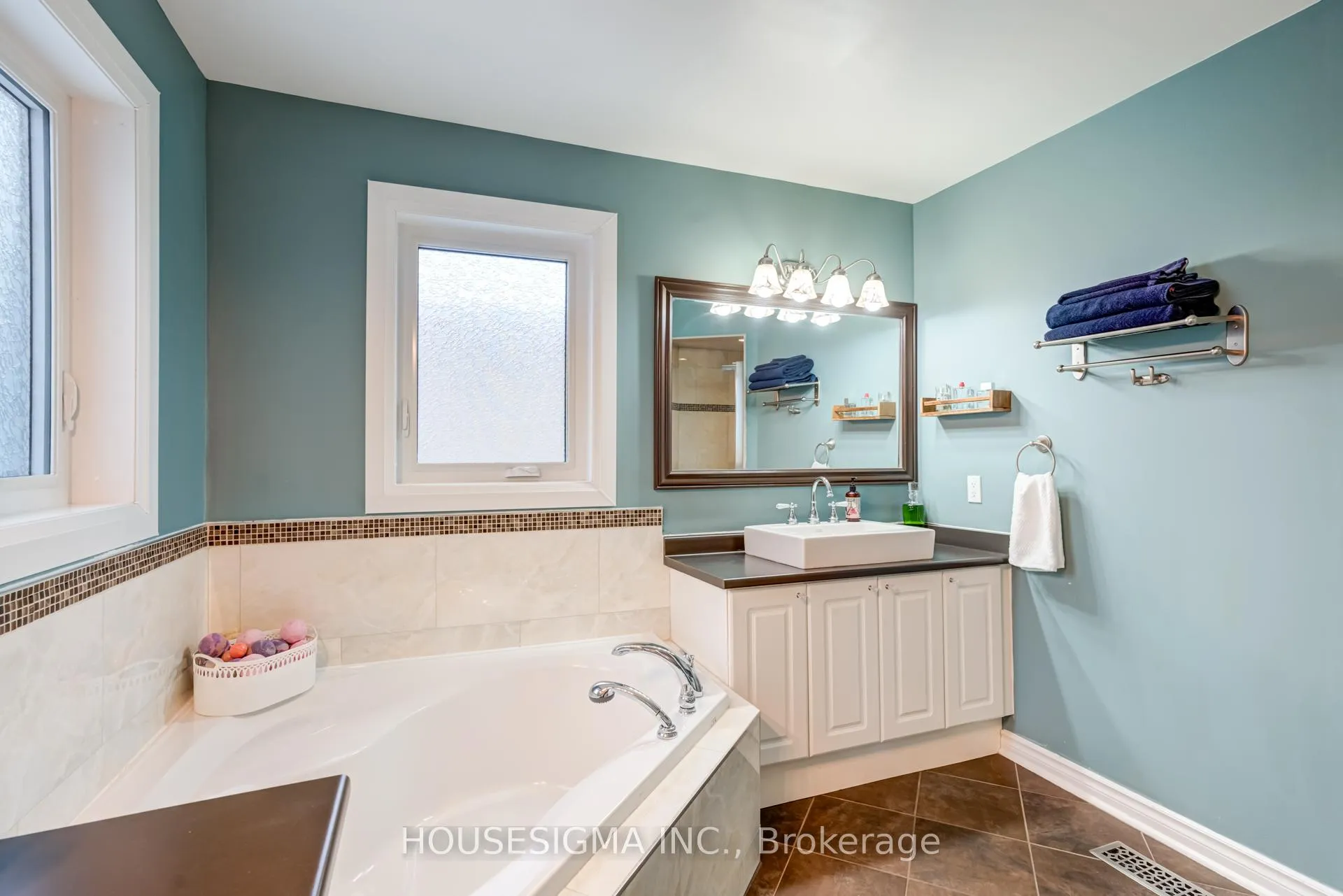 Photo 19 of 37 Kettle Court, Vaughan, Maple — HOMEH
