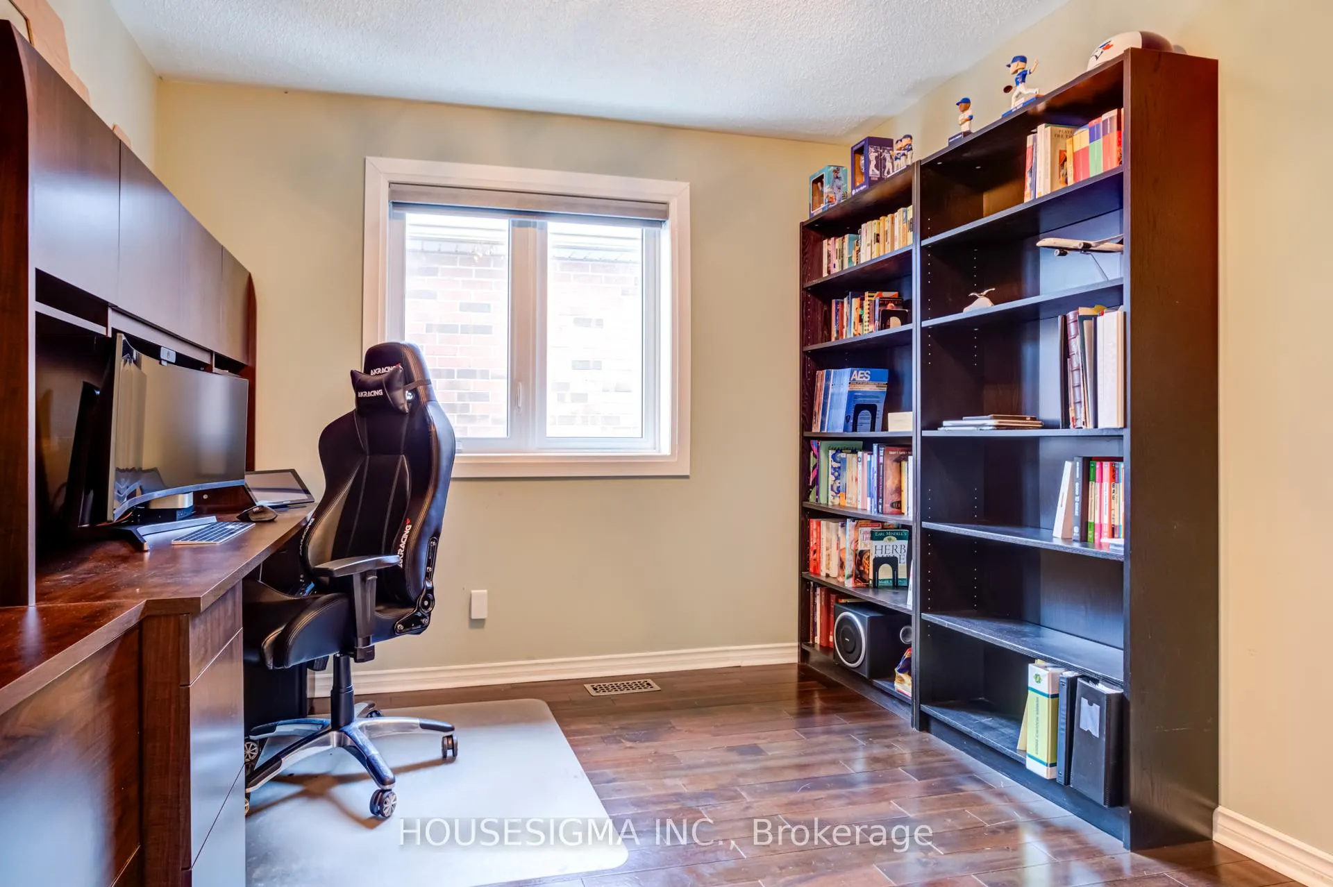 Photo 26 of 37 Kettle Court, Vaughan, Maple — HOMEH