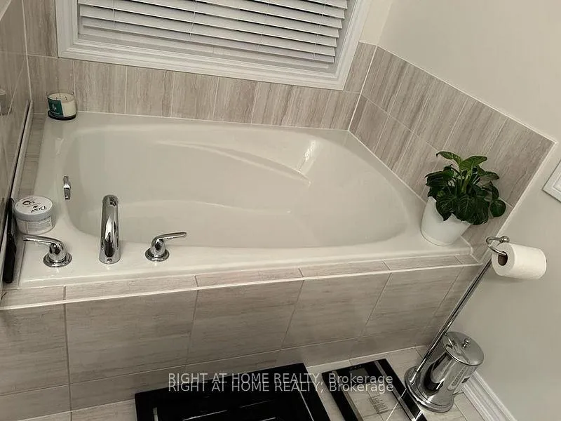 Photo 9 of 64 Atlantis Drive, Orillia — HOMEH