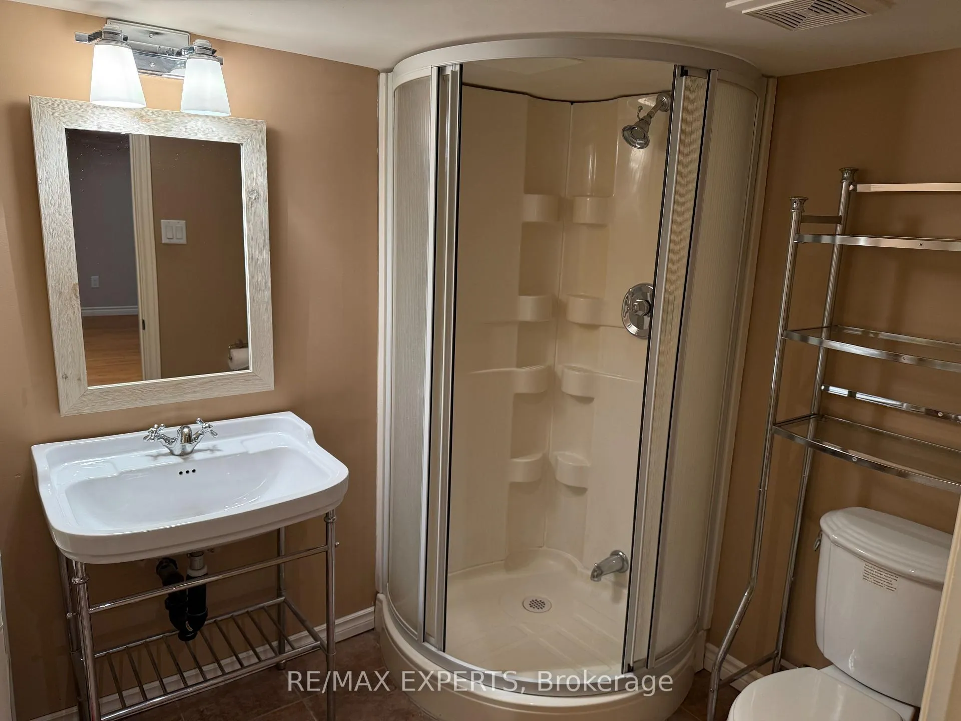 Photo 18 of Unit Lower, 56 Bordeaux Drive, Vaughan, East Woodbridge — HOMEH