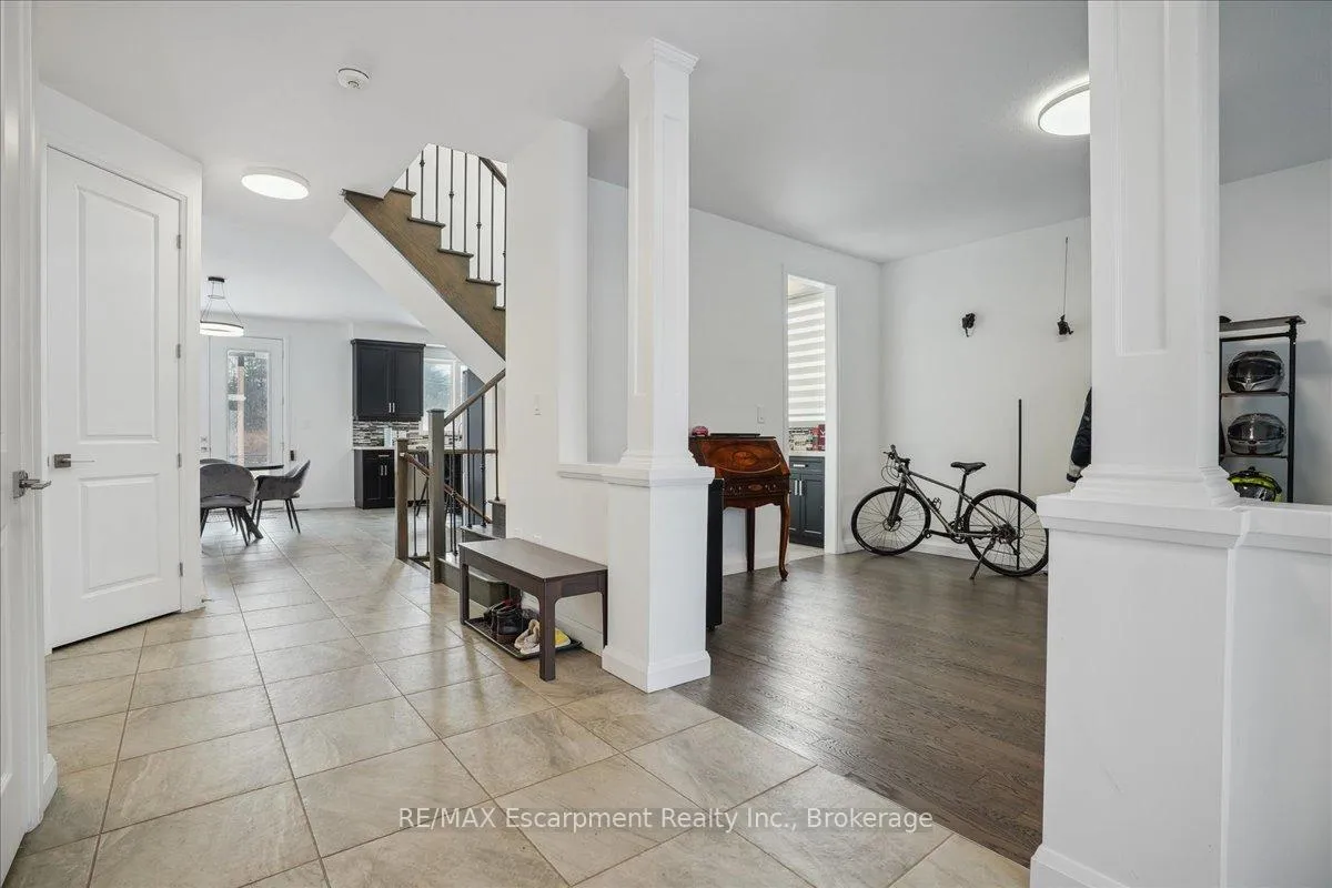 Photo 3 of 46 Dougherty Court, Hamilton, Meadowlands — HOMEH