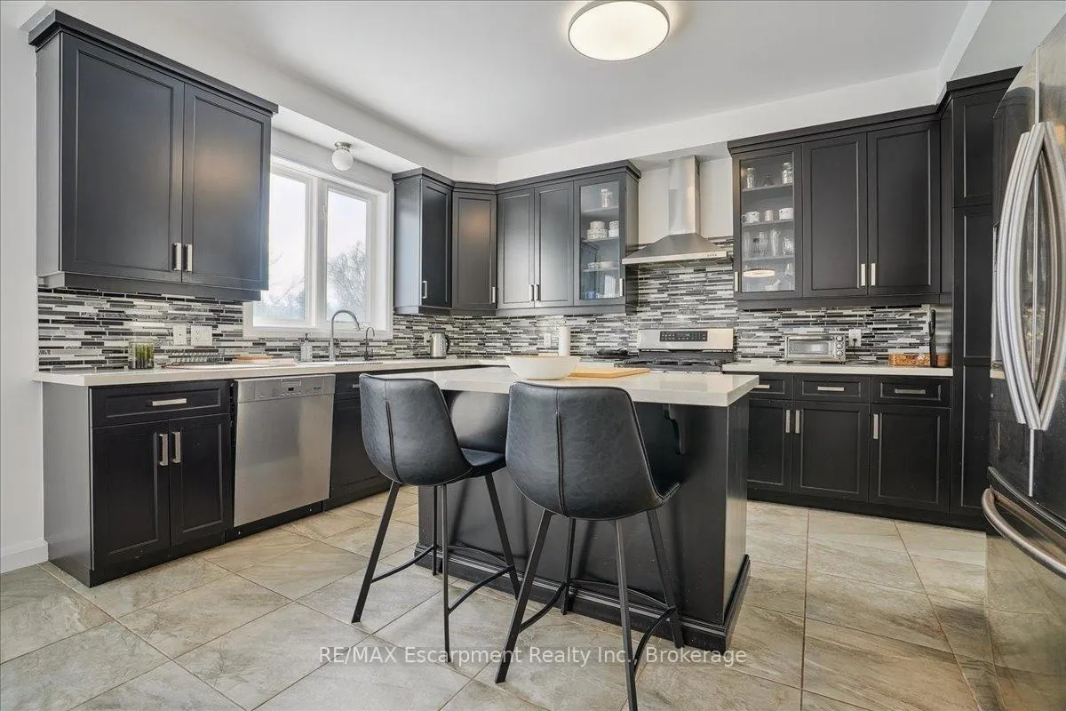 Photo 9 of 46 Dougherty Court, Hamilton, Meadowlands — HOMEH