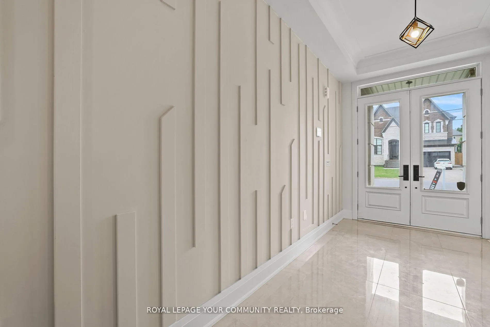 Photo 3 of 74 Bond Crescent, Richmond Hill, Oak Ridges — HOMEH