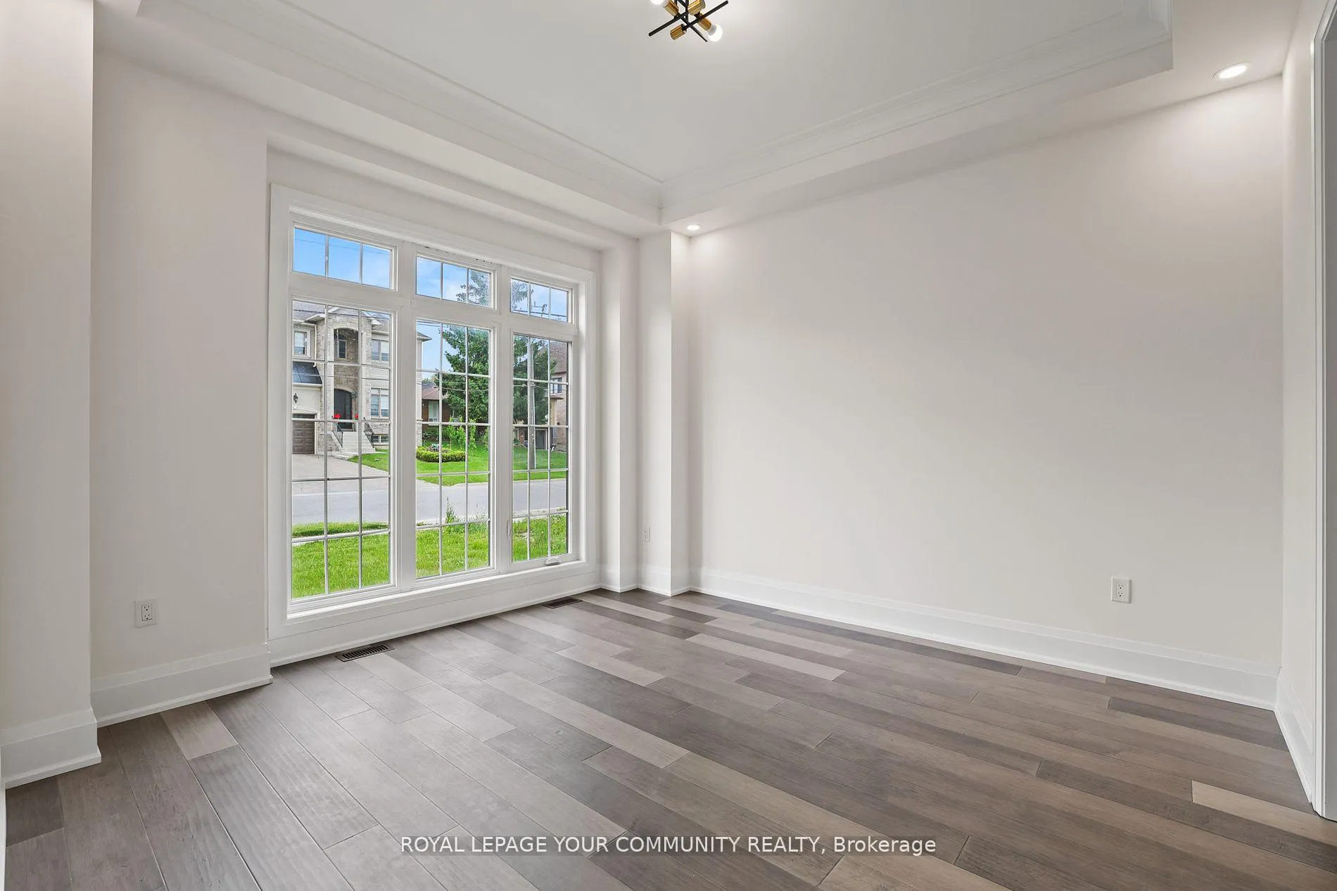 Photo 5 of 74 Bond Crescent, Richmond Hill, Oak Ridges — HOMEH
