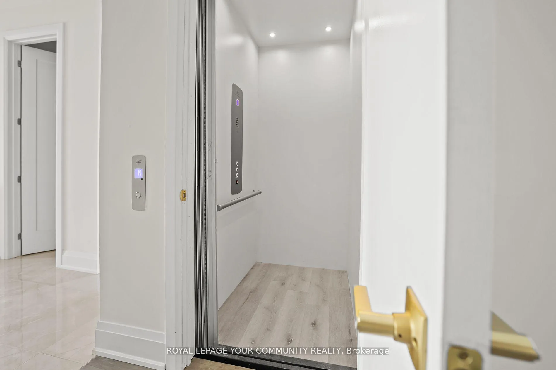 Photo 8 of 74 Bond Crescent, Richmond Hill, Oak Ridges — HOMEH