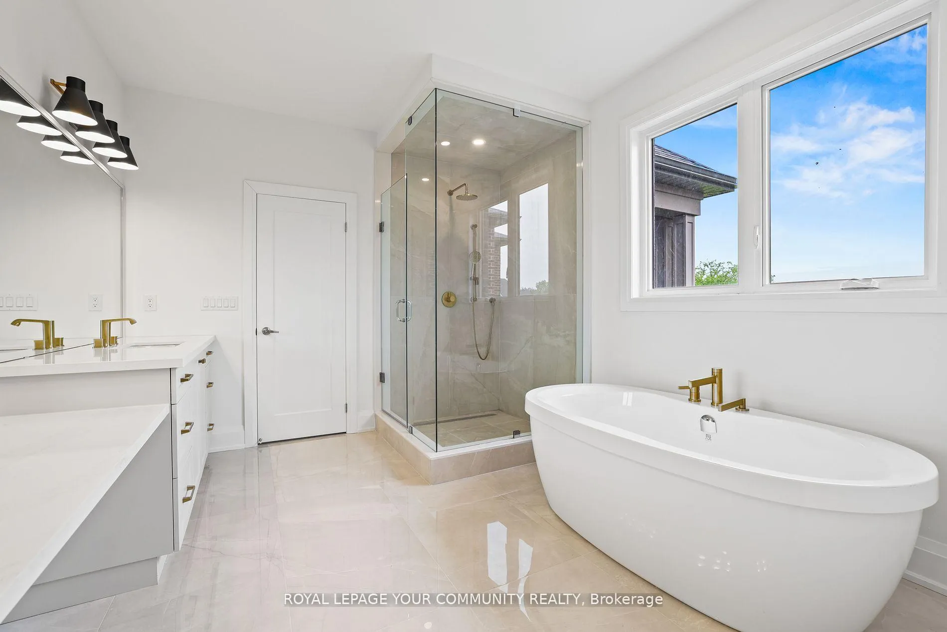 Photo 28 of 74 Bond Crescent, Richmond Hill, Oak Ridges — HOMEH