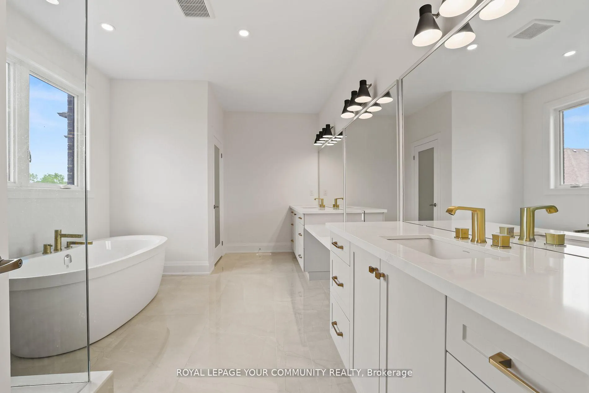 Photo 31 of 74 Bond Crescent, Richmond Hill, Oak Ridges — HOMEH