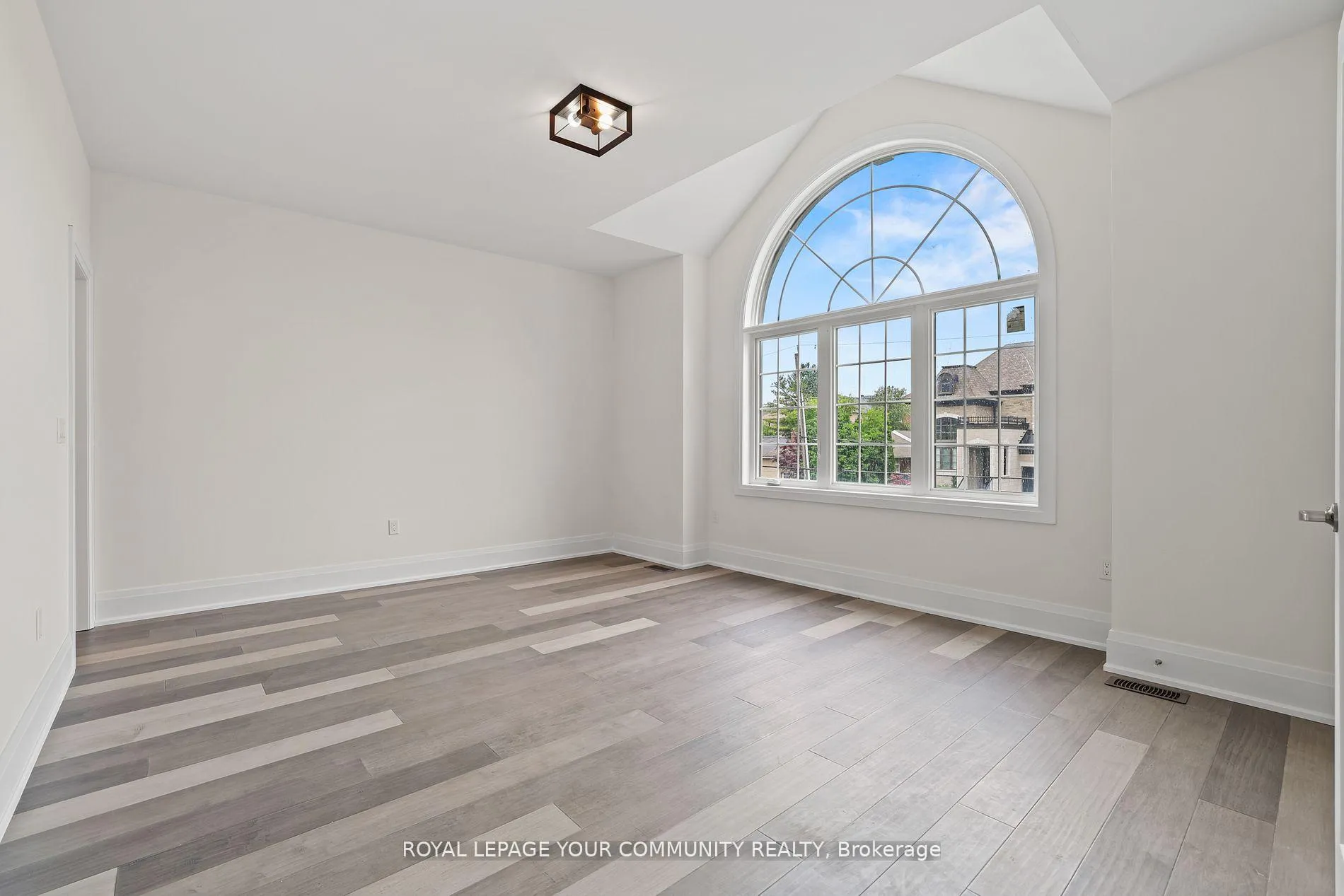 Photo 33 of 74 Bond Crescent, Richmond Hill, Oak Ridges — HOMEH