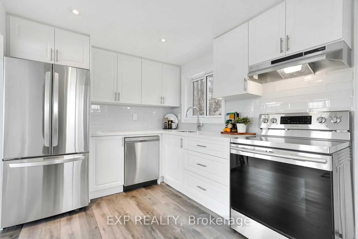 Photo 3 of 1620 Simcoe Street N, Oshawa, Samac — HOMEH