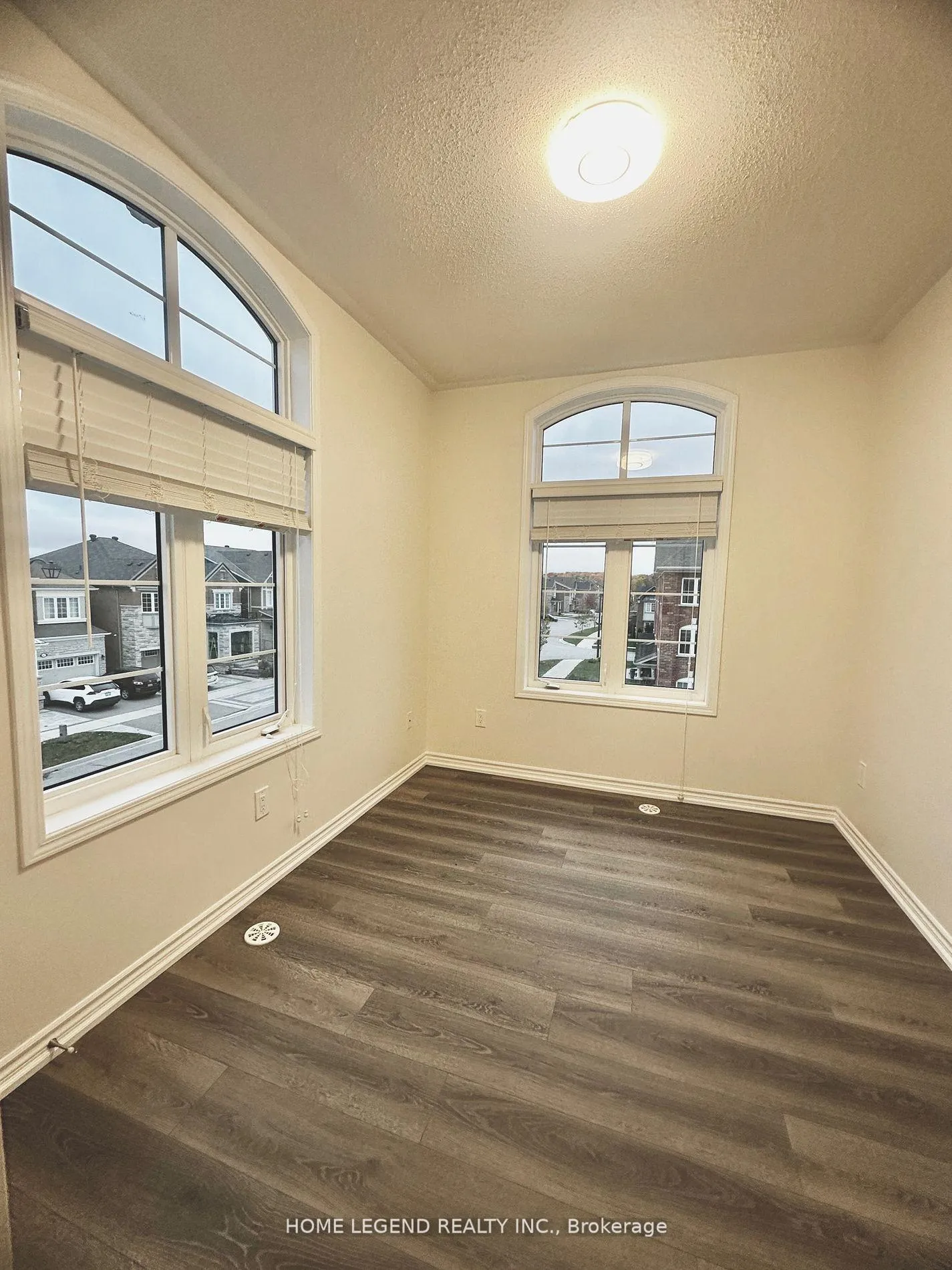 Photo 11 of 180 Thomas Phillips Drive, Aurora, Rural Aurora — HOMEH