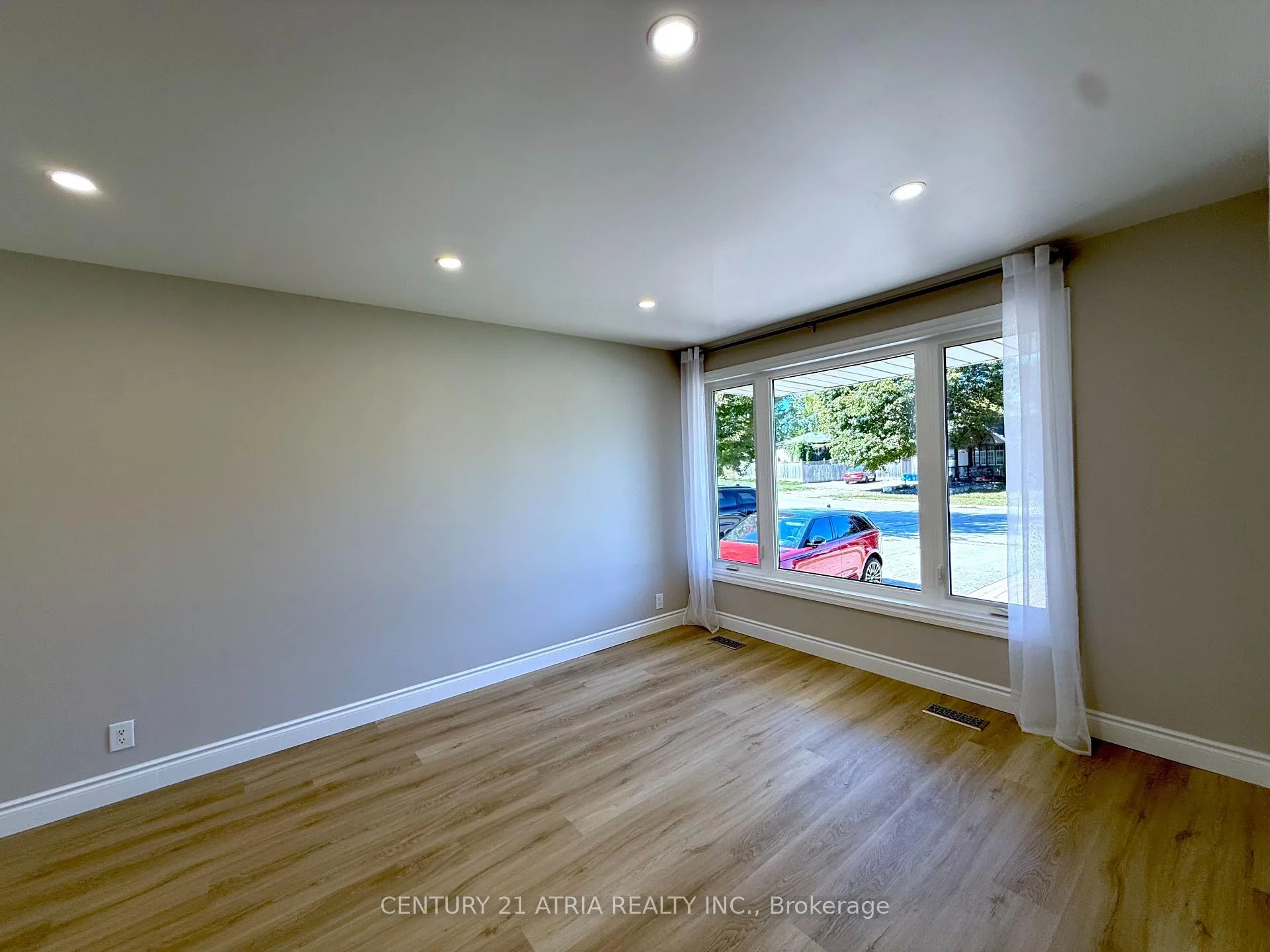 Photo 1 of Unit Main, 801 Krosno Boulevard, Pickering, Bay Ridges — HOMEH