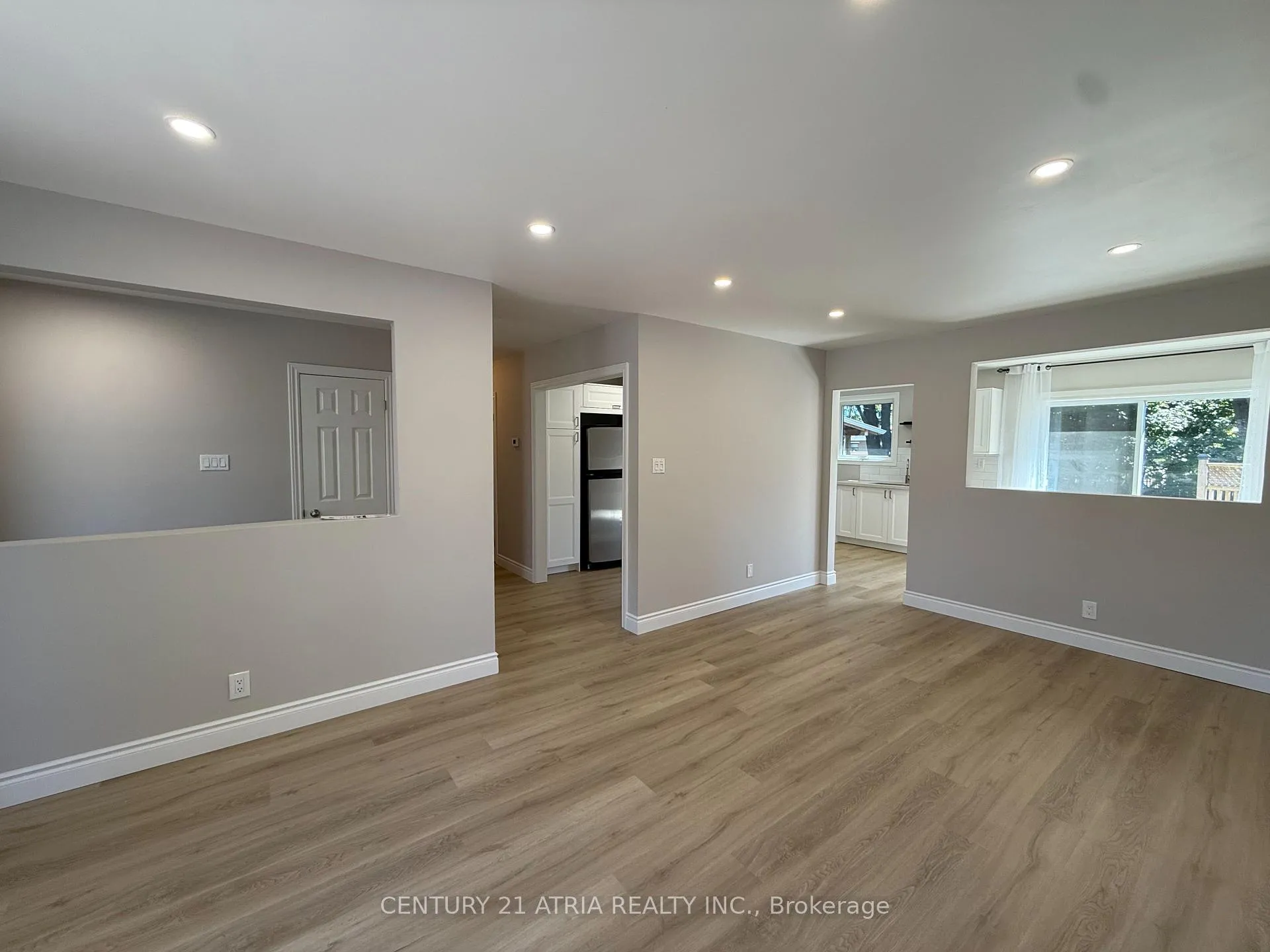 Photo 2 of Unit Main, 801 Krosno Boulevard, Pickering, Bay Ridges — HOMEH