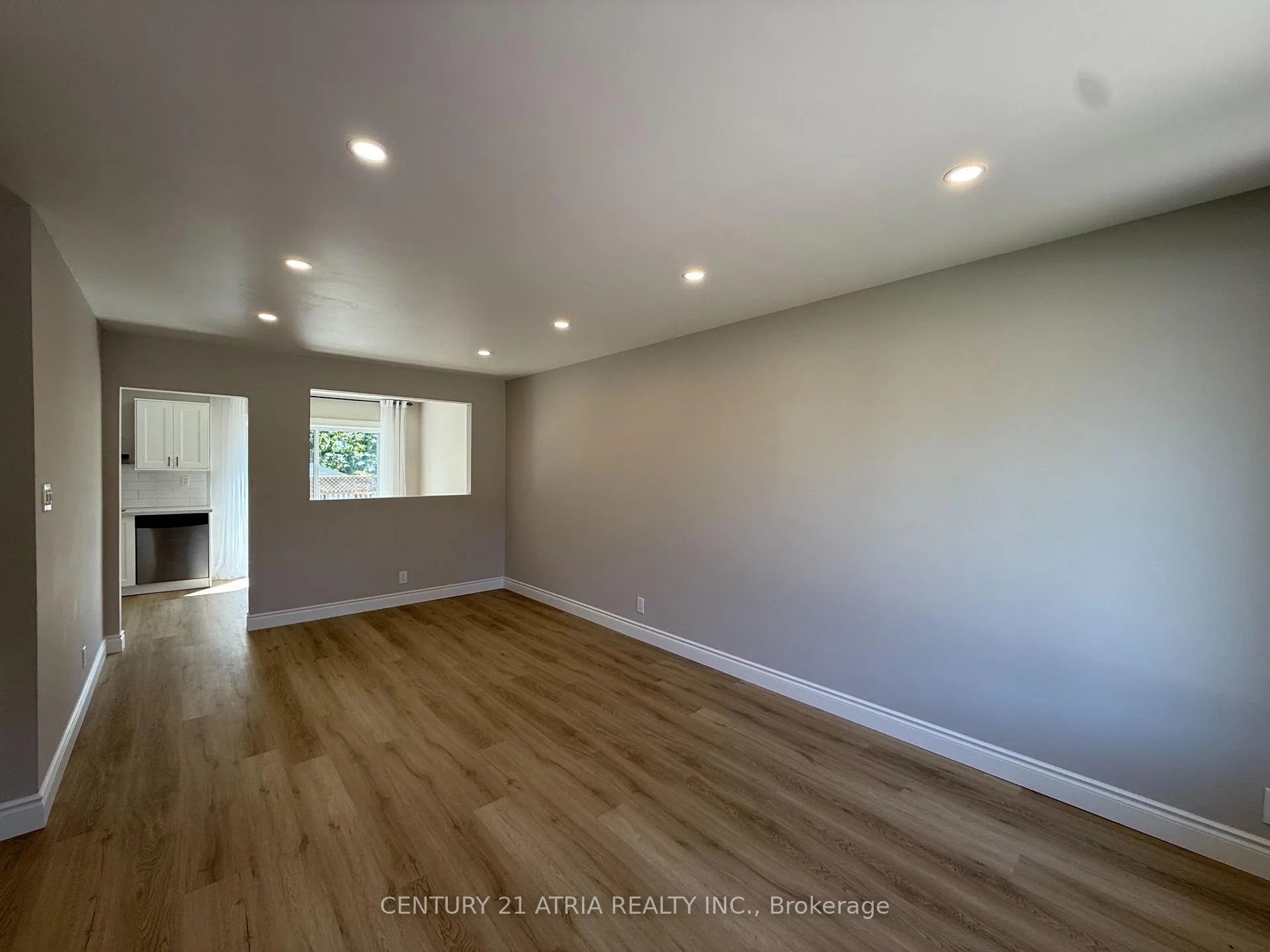 Photo 3 of Unit Main, 801 Krosno Boulevard, Pickering, Bay Ridges — HOMEH