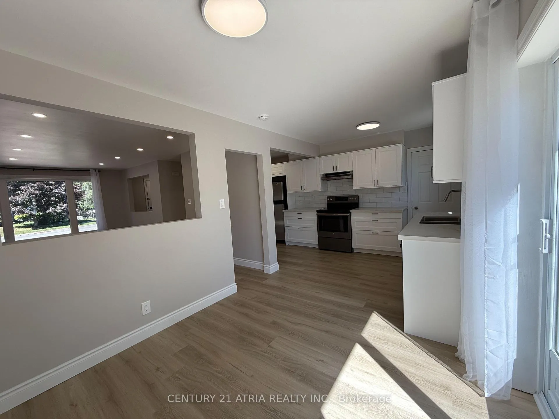Photo 5 of Unit Main, 801 Krosno Boulevard, Pickering, Bay Ridges — HOMEH