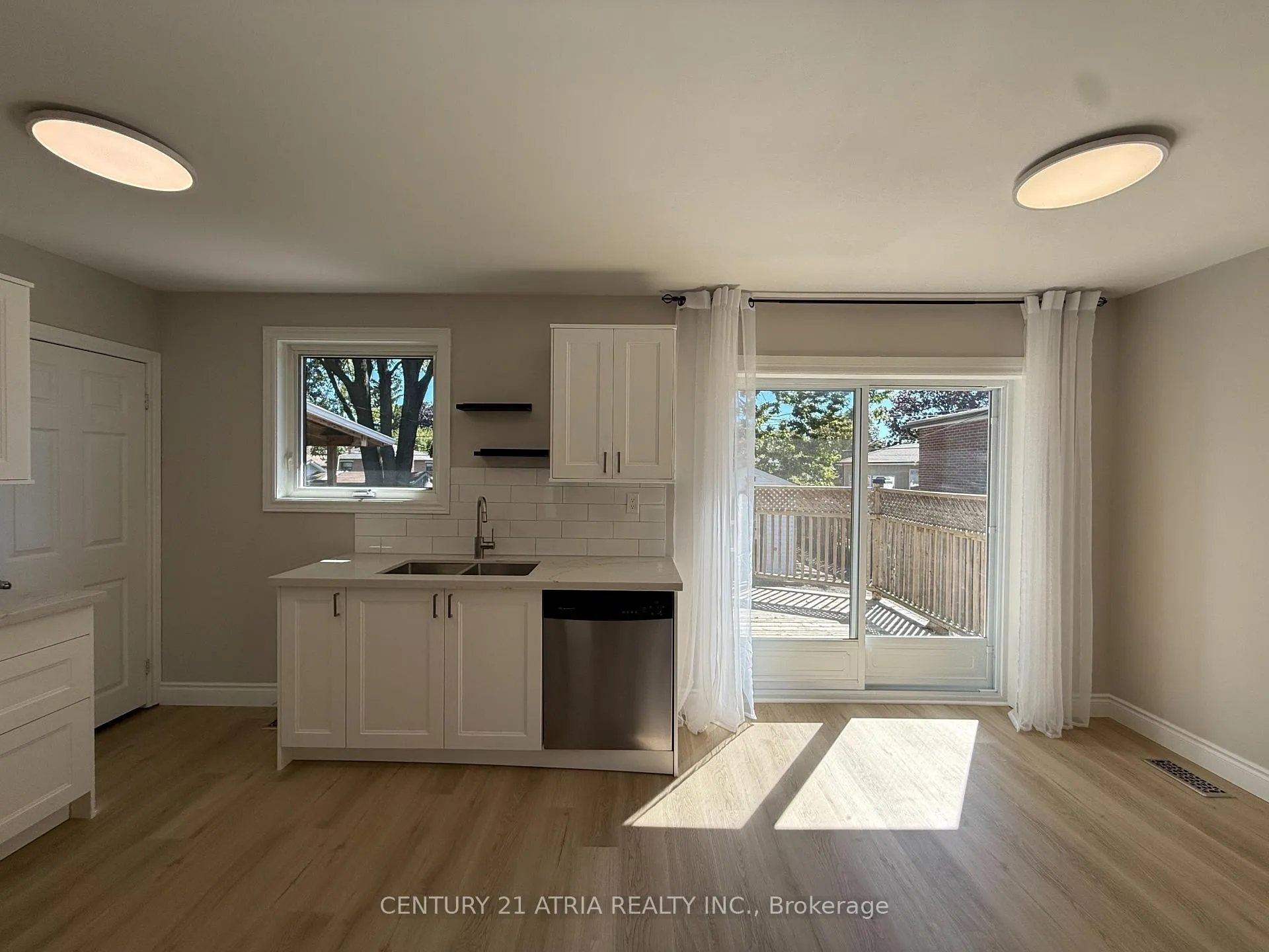 Photo 6 of Unit Main, 801 Krosno Boulevard, Pickering, Bay Ridges — HOMEH