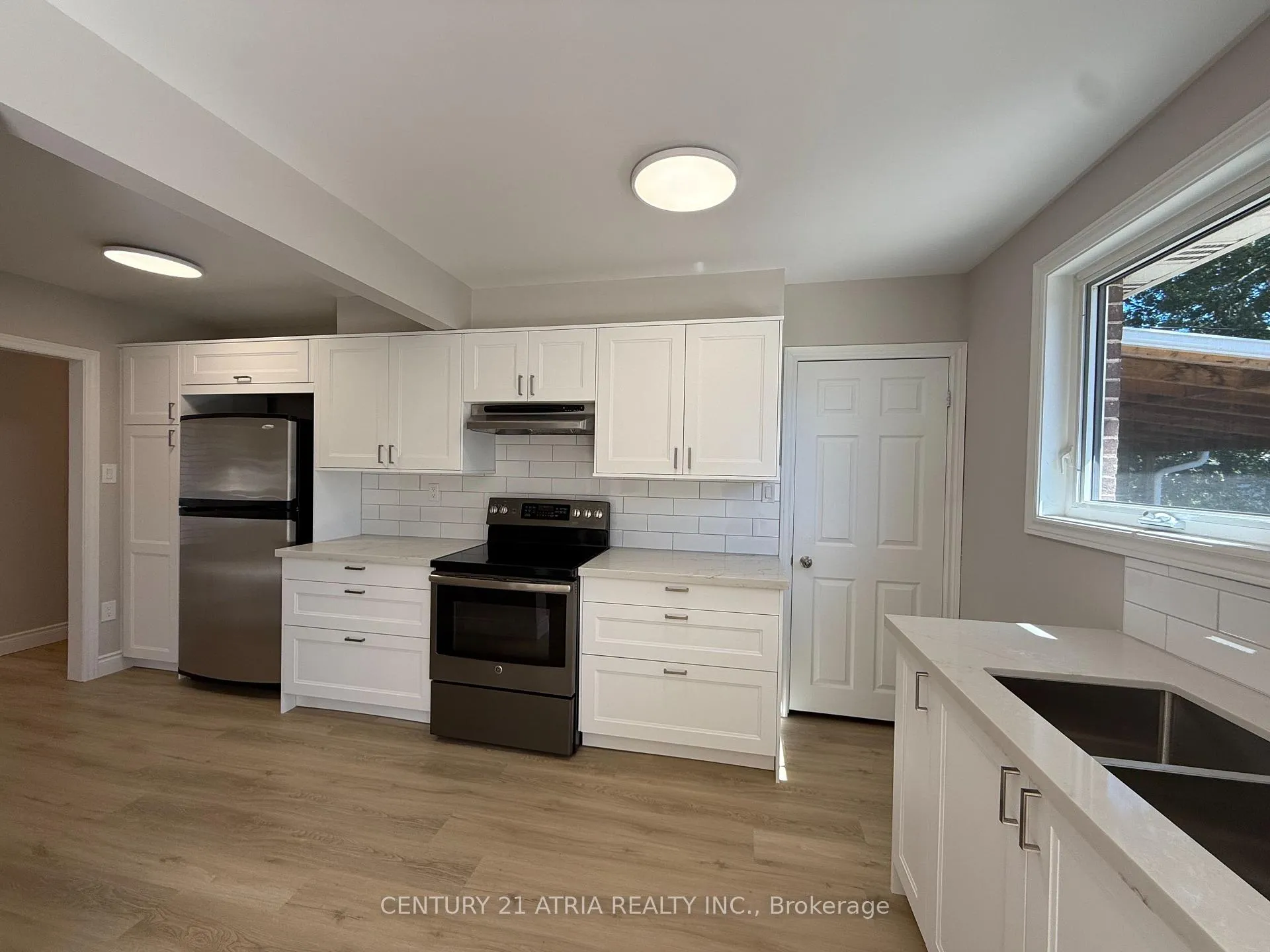 Photo 7 of Unit Main, 801 Krosno Boulevard, Pickering, Bay Ridges — HOMEH