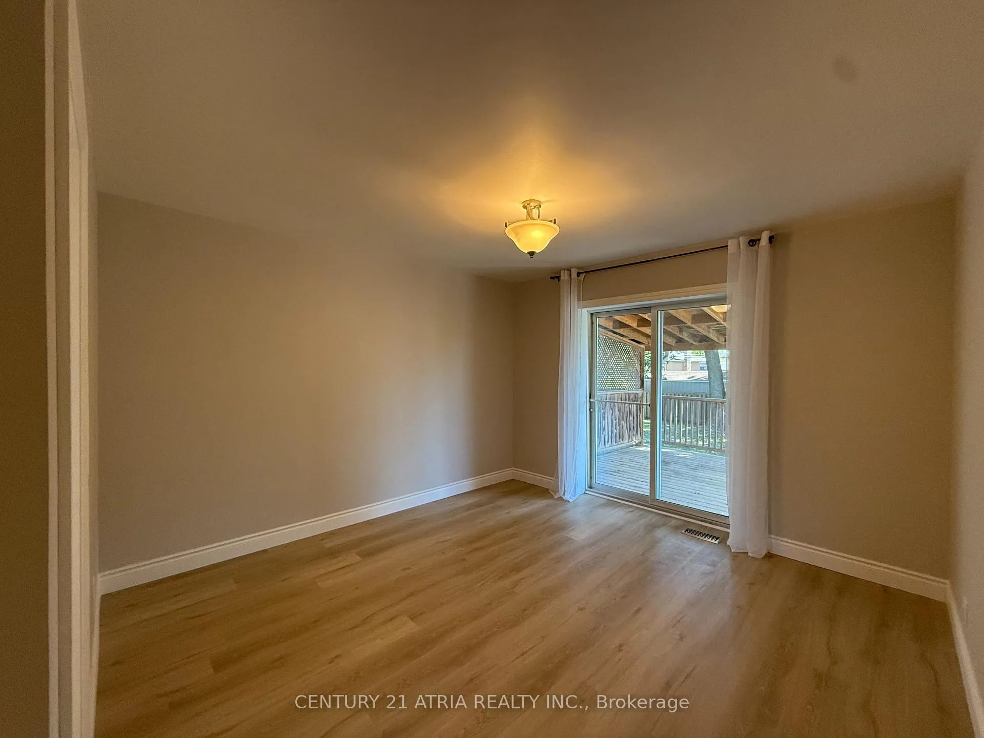 Photo 9 of Unit Main, 801 Krosno Boulevard, Pickering, Bay Ridges — HOMEH