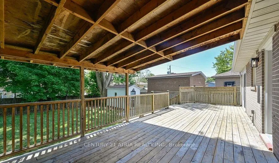 Photo 16 of Unit Main, 801 Krosno Boulevard, Pickering, Bay Ridges — HOMEH