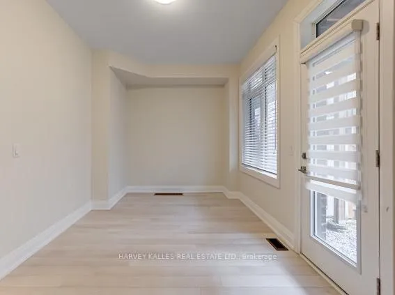 Photo 3 of 74 Salterton Circle, Vaughan, Maple — HOMEH