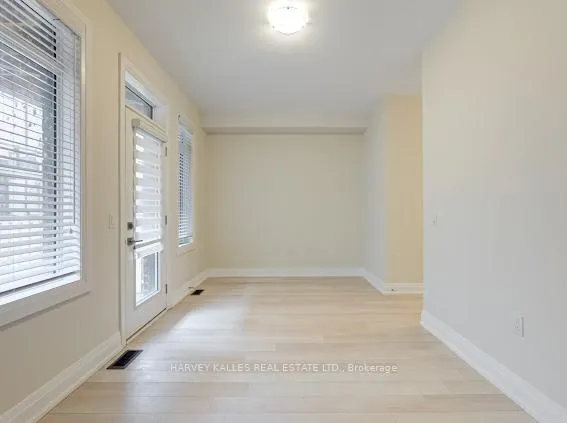 Photo 4 of 74 Salterton Circle, Vaughan, Maple — HOMEH