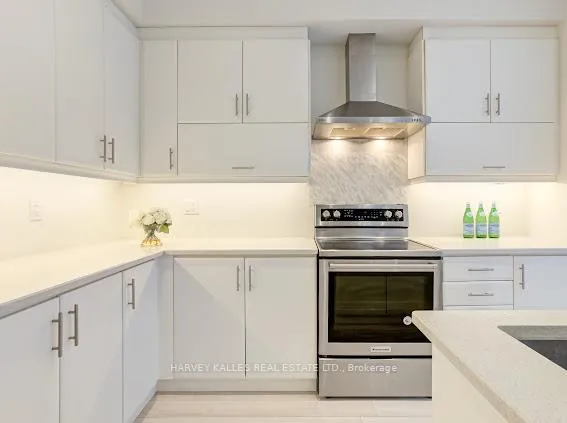 Photo 10 of 74 Salterton Circle, Vaughan, Maple — HOMEH