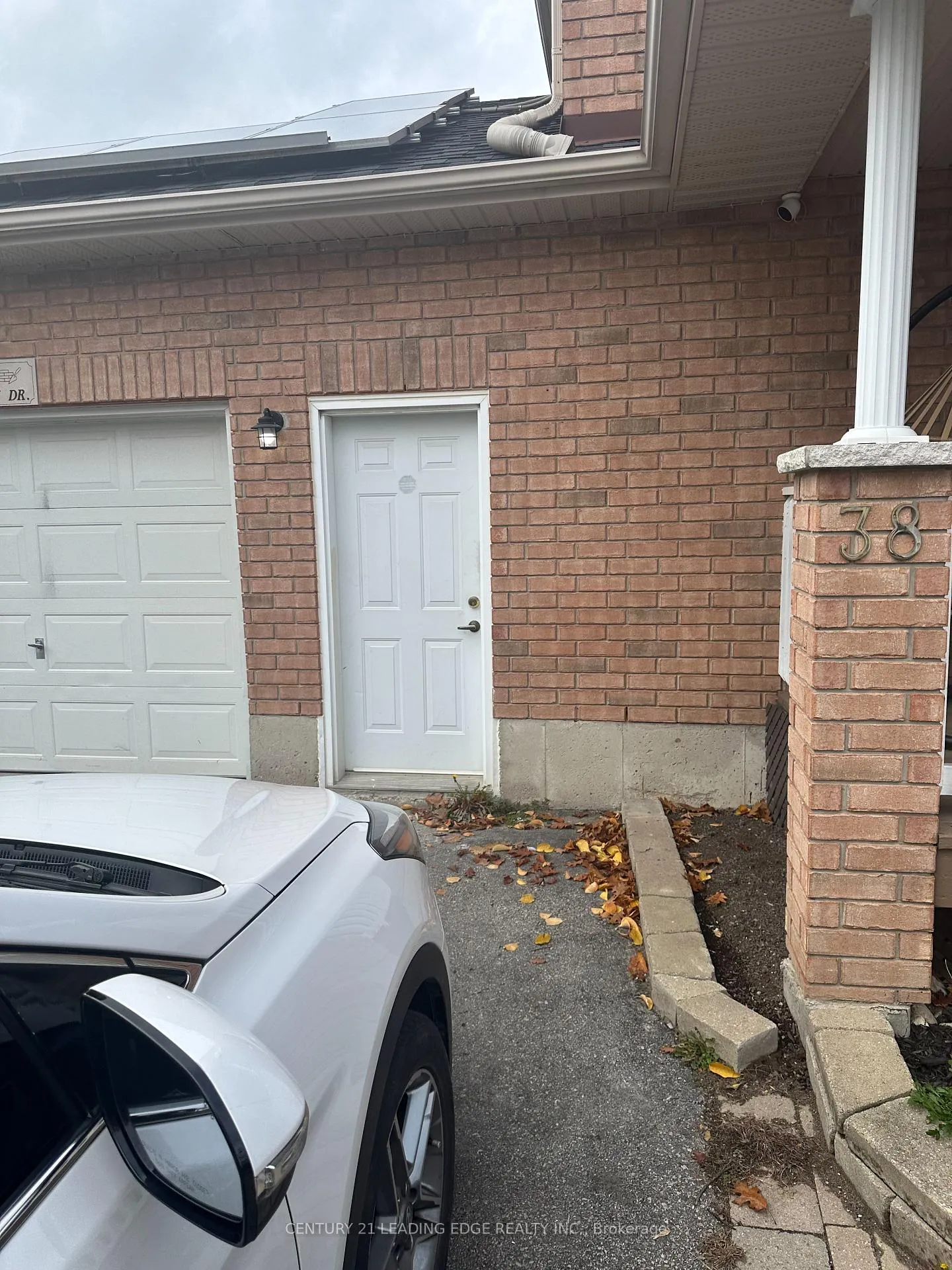 Photo 4 of 38 Watson Drive, Barrie, East Bayfield — HOMEH