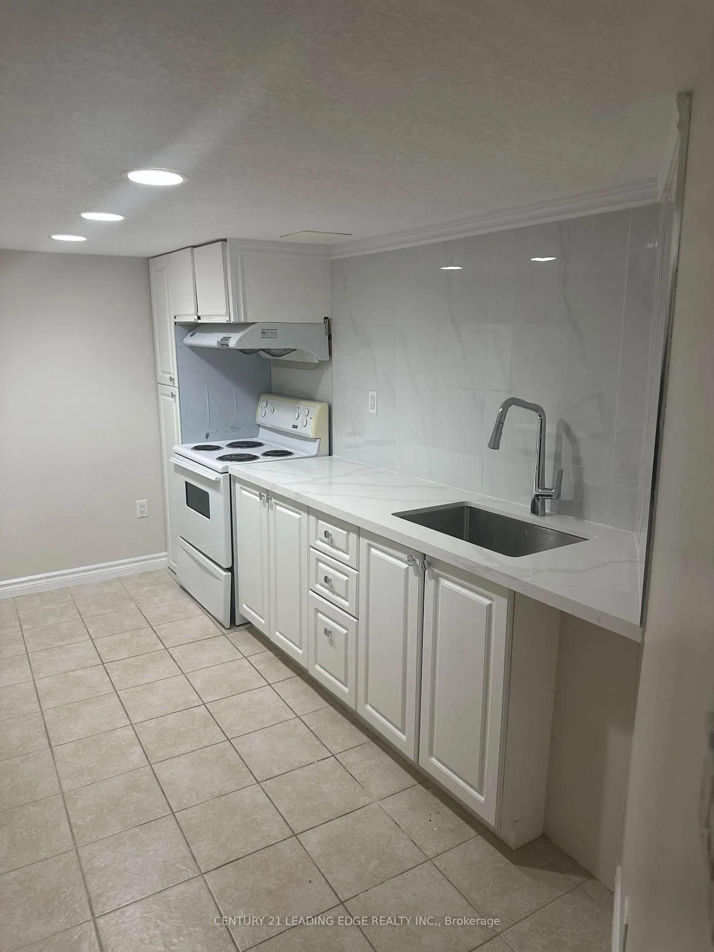 Photo 5 of 38 Watson Drive, Barrie, East Bayfield — HOMEH