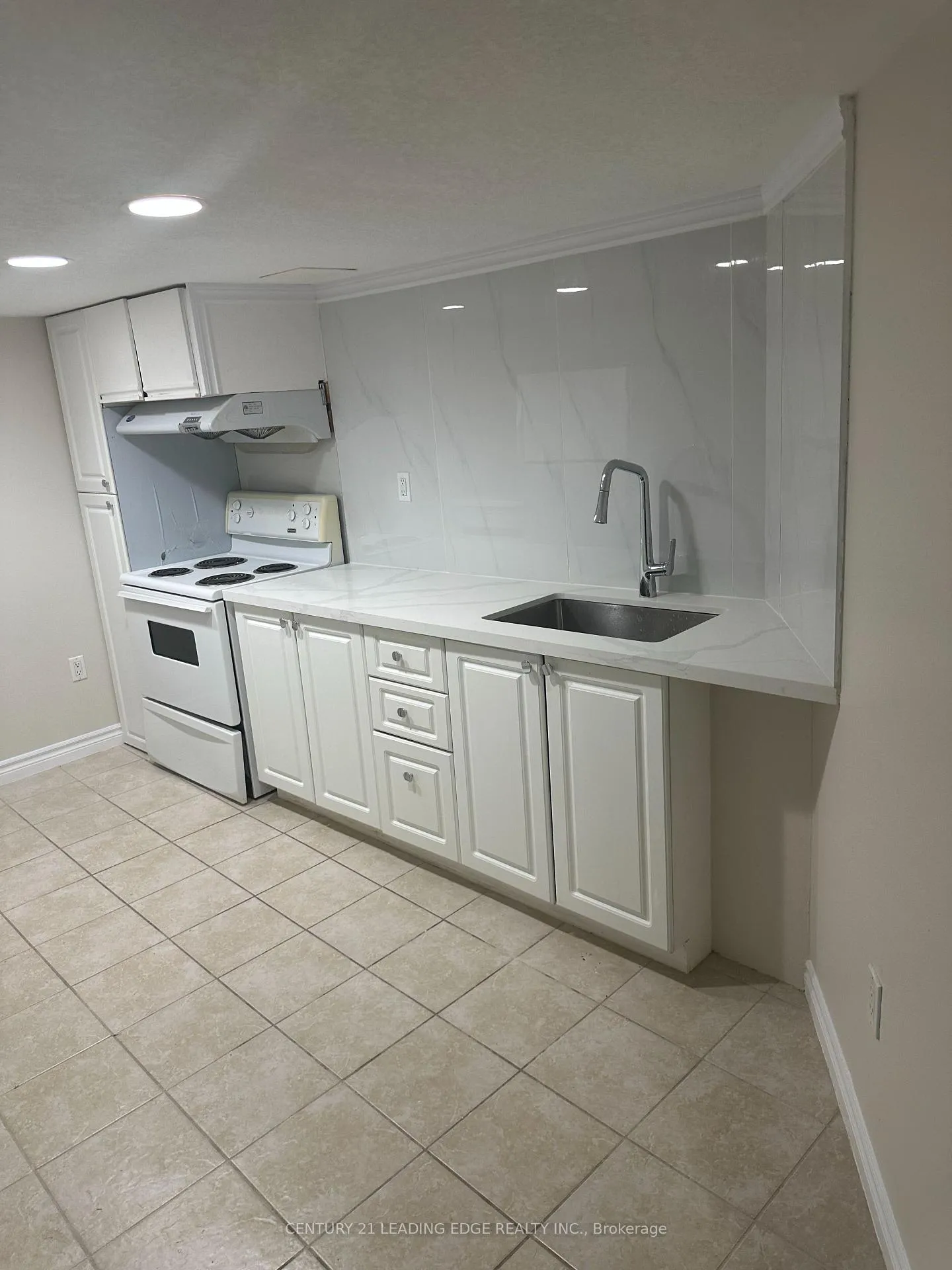 Photo 7 of 38 Watson Drive, Barrie, East Bayfield — HOMEH