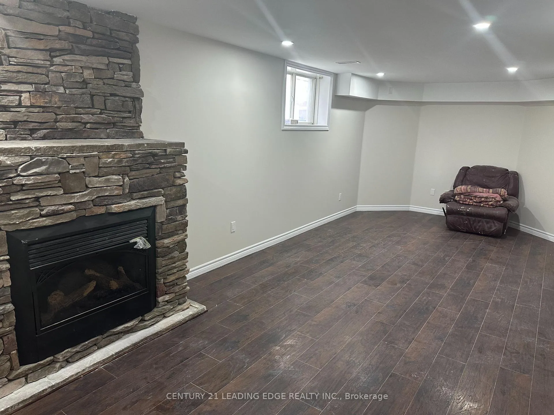 Photo 9 of 38 Watson Drive, Barrie, East Bayfield — HOMEH