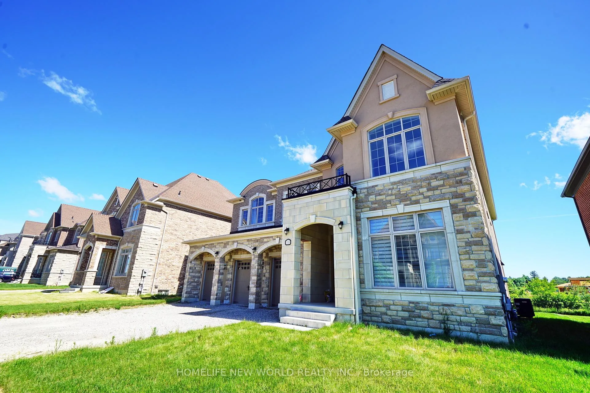 Photo 4 of 333 Torrey Pines Road, Vaughan, Kleinburg — HOMEH