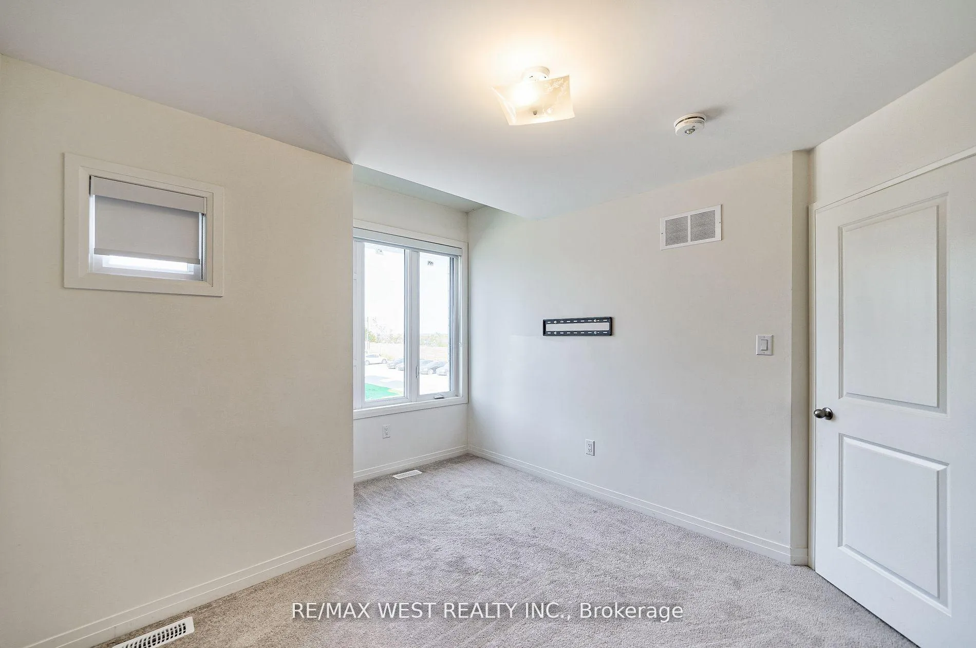 Photo 8 of 100 Sailors Landing, Clarington, Bowmanville — HOMEH