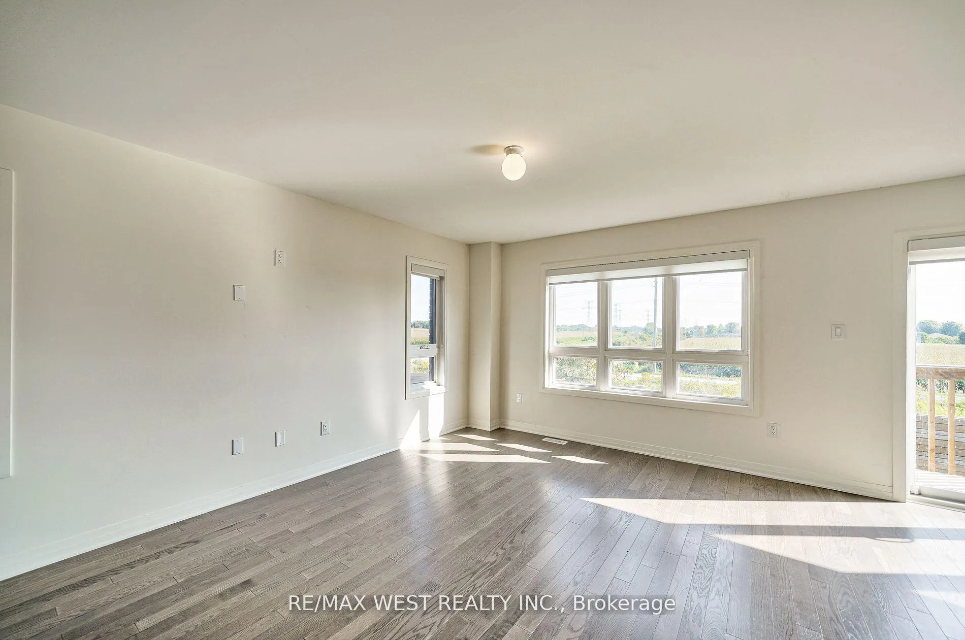 Photo 9 of 100 Sailors Landing, Clarington, Bowmanville — HOMEH