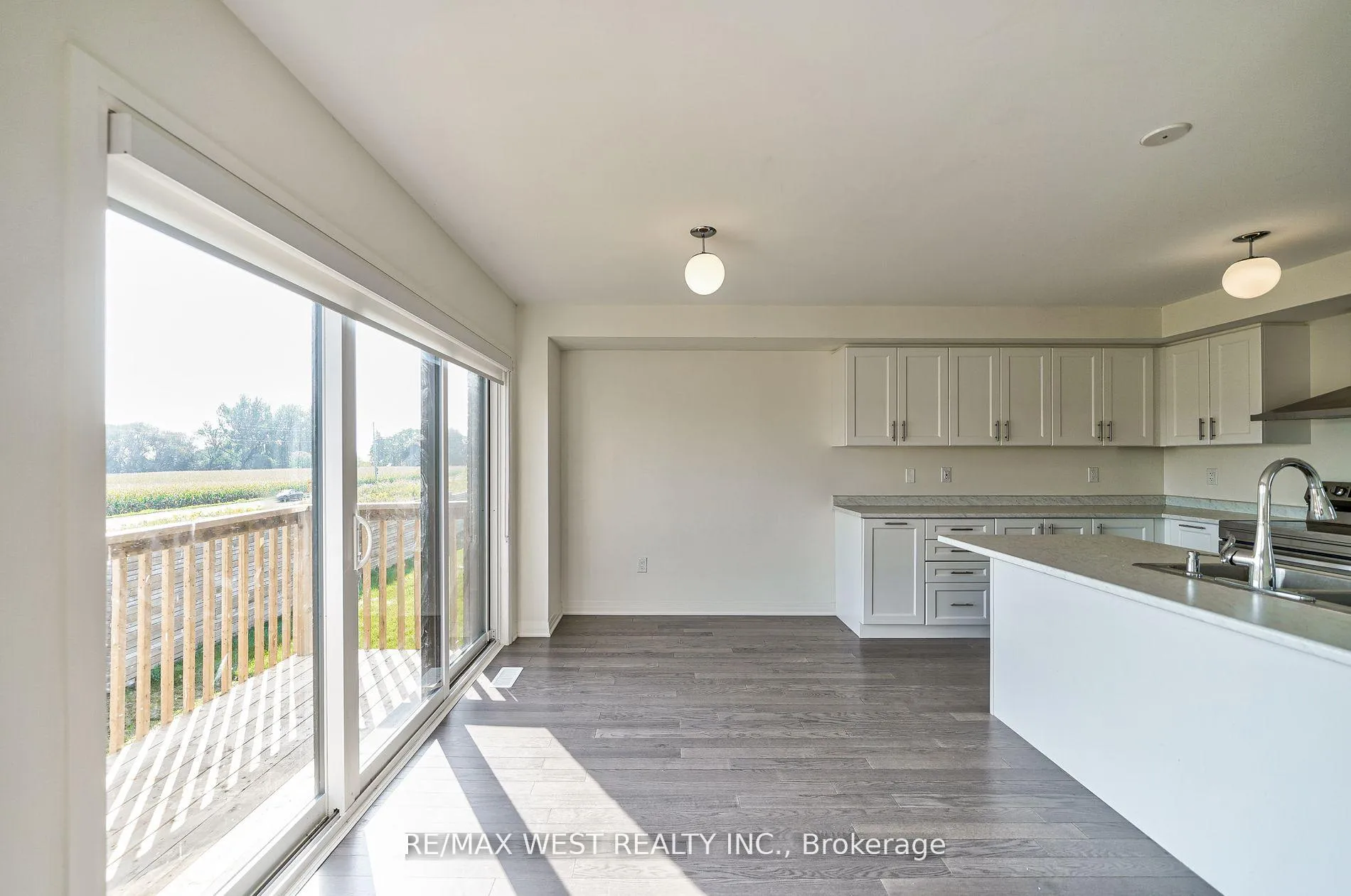 Photo 12 of 100 Sailors Landing, Clarington, Bowmanville — HOMEH