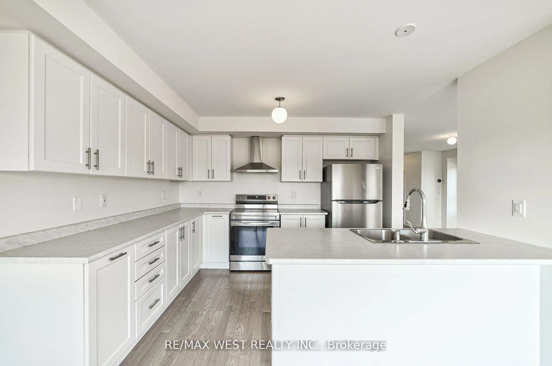 Photo 13 of 100 Sailors Landing, Clarington, Bowmanville — HOMEH