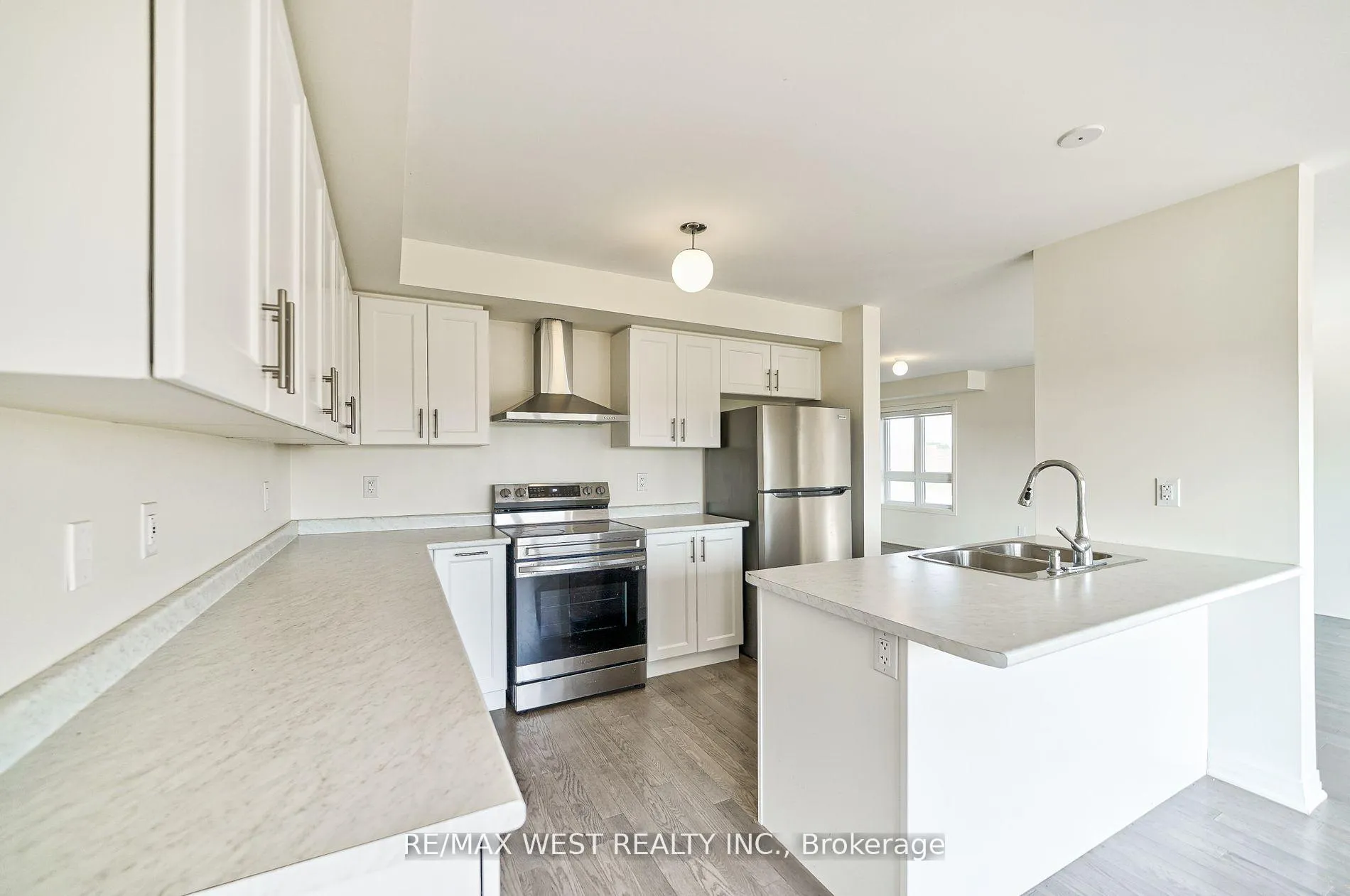 Photo 14 of 100 Sailors Landing, Clarington, Bowmanville — HOMEH