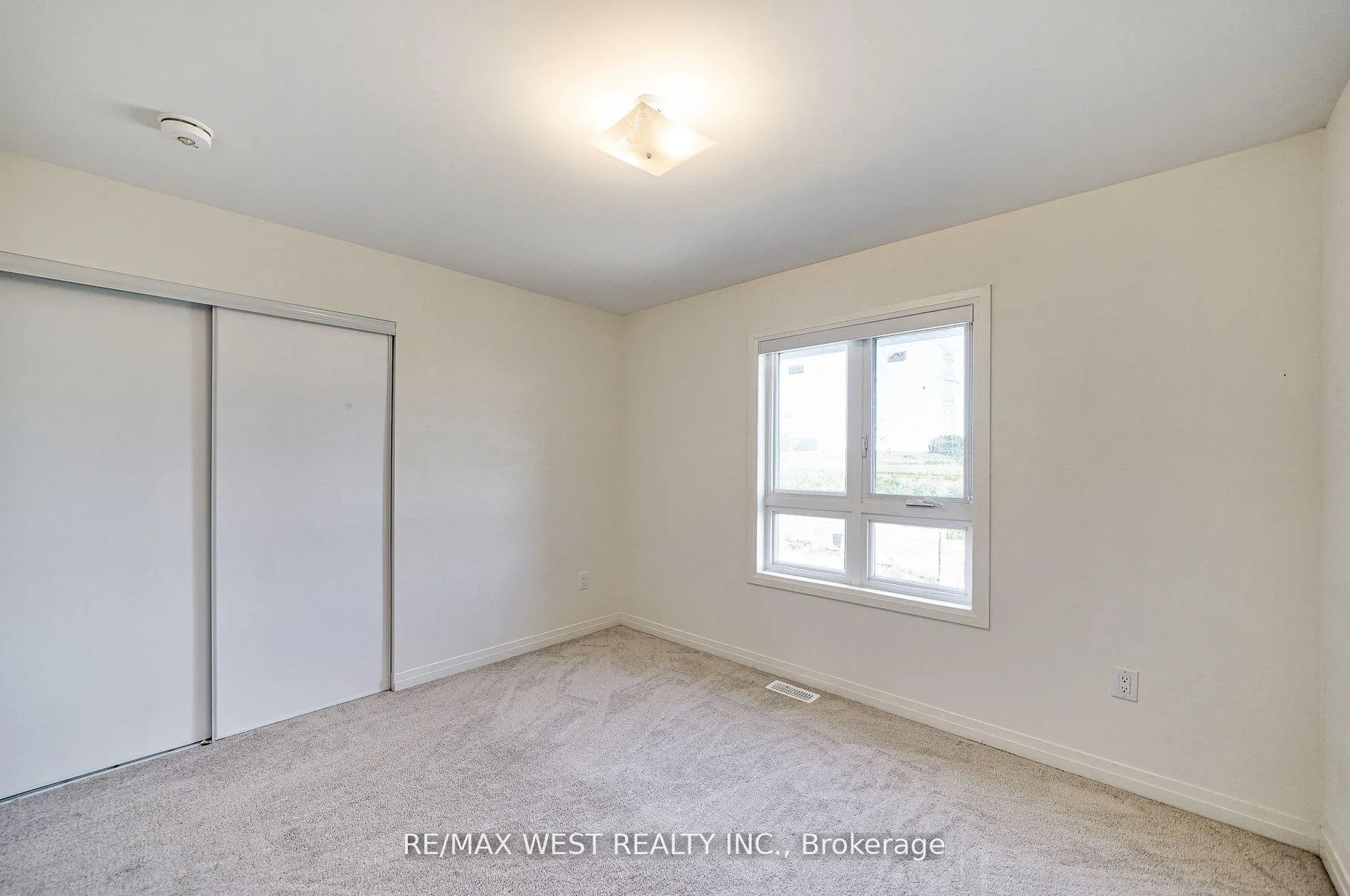 Photo 25 of 100 Sailors Landing, Clarington, Bowmanville — HOMEH