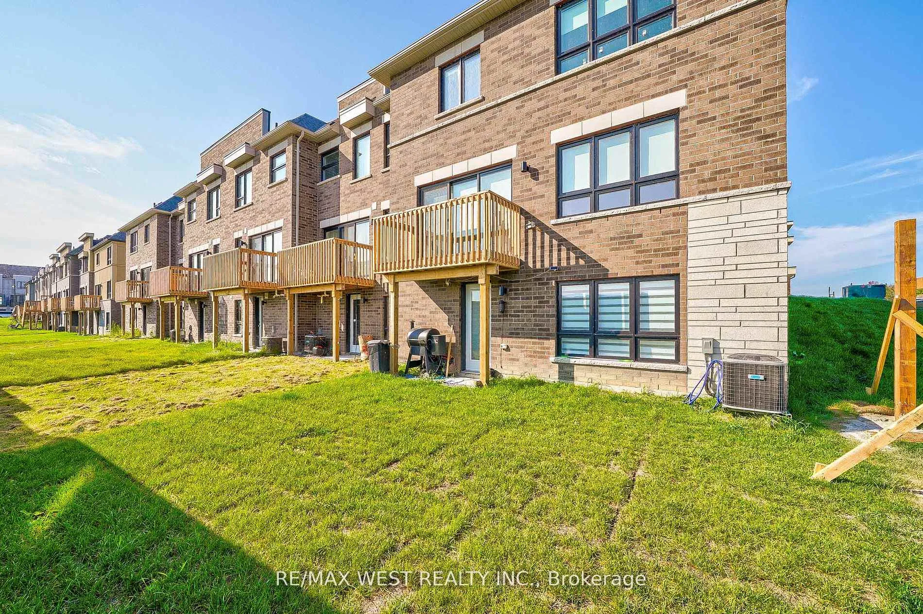 Photo 29 of 100 Sailors Landing, Clarington, Bowmanville — HOMEH