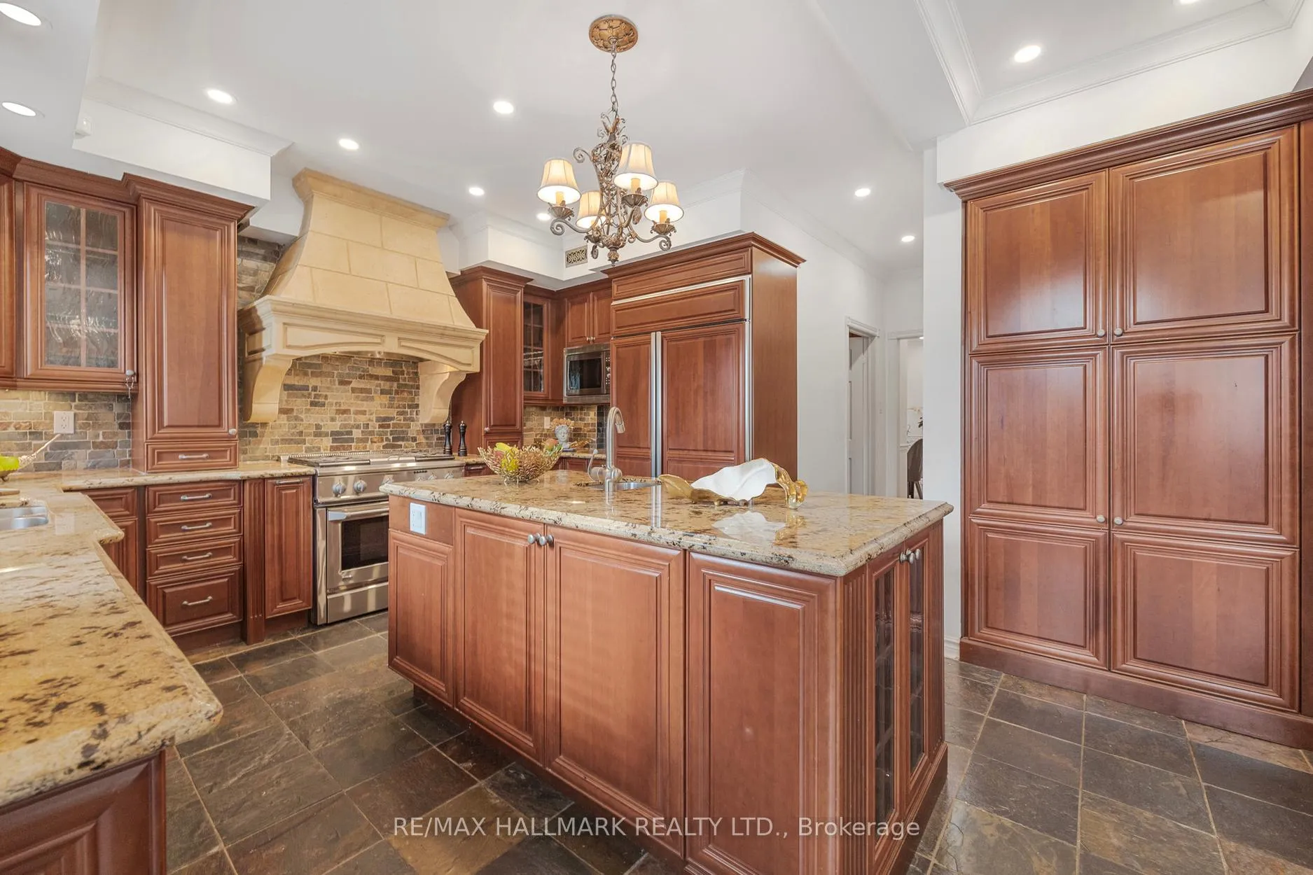Photo 7 of 59 Oatlands Crescent, Richmond Hill, Mill Pond — HOMEH