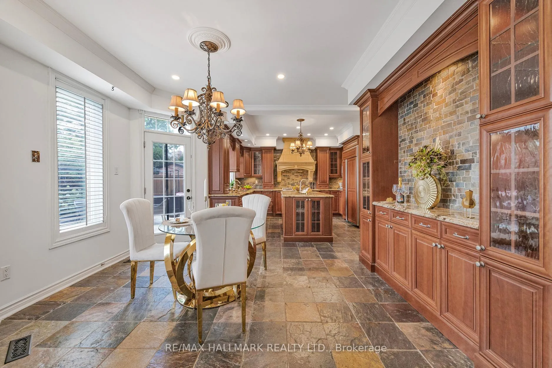 Photo 16 of 59 Oatlands Crescent, Richmond Hill, Mill Pond — HOMEH
