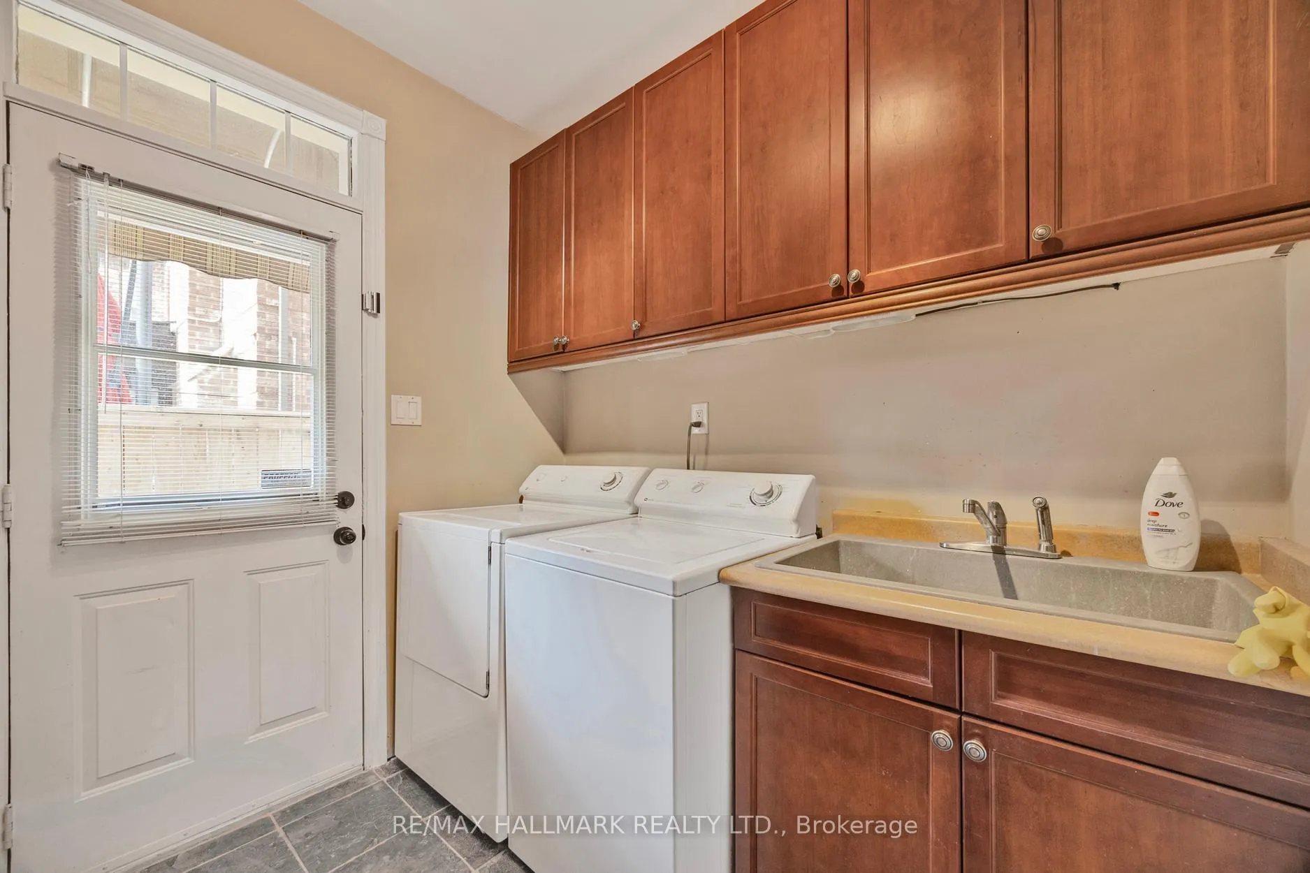 Photo 18 of 59 Oatlands Crescent, Richmond Hill, Mill Pond — HOMEH