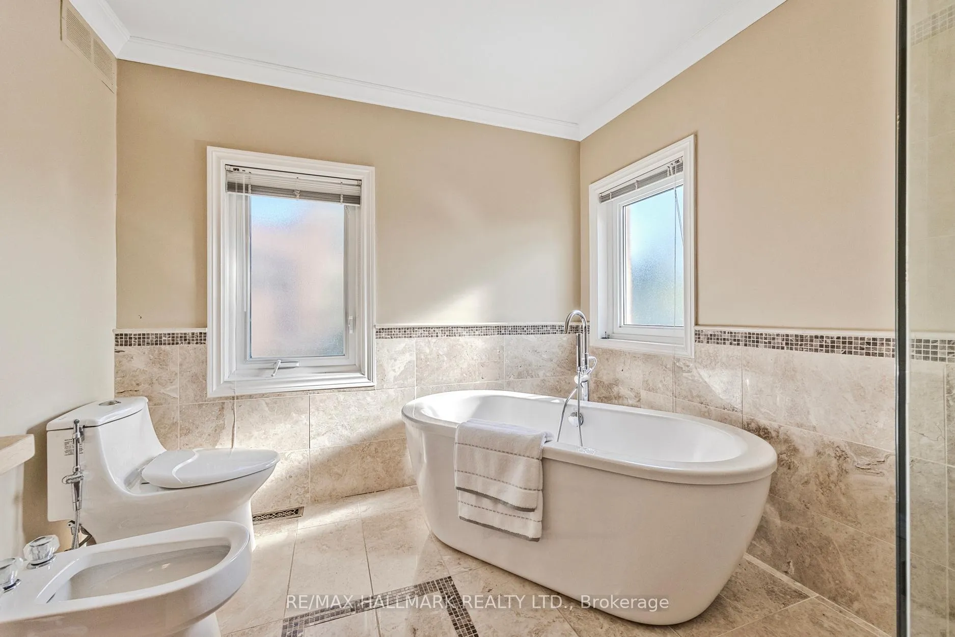 Photo 19 of 59 Oatlands Crescent, Richmond Hill, Mill Pond — HOMEH