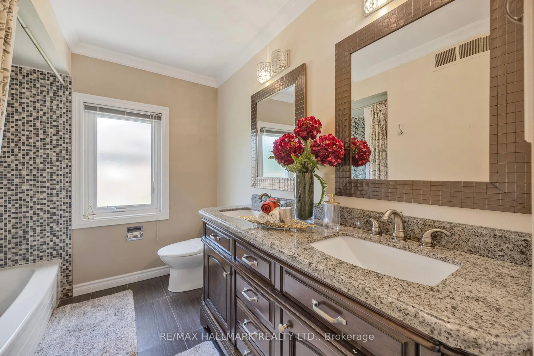 Photo 23 of 59 Oatlands Crescent, Richmond Hill, Mill Pond — HOMEH