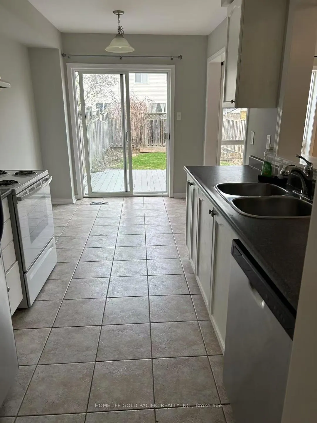 Photo 4 of 34 Robideau Place, Whitby, Pringle Creek — HOMEH
