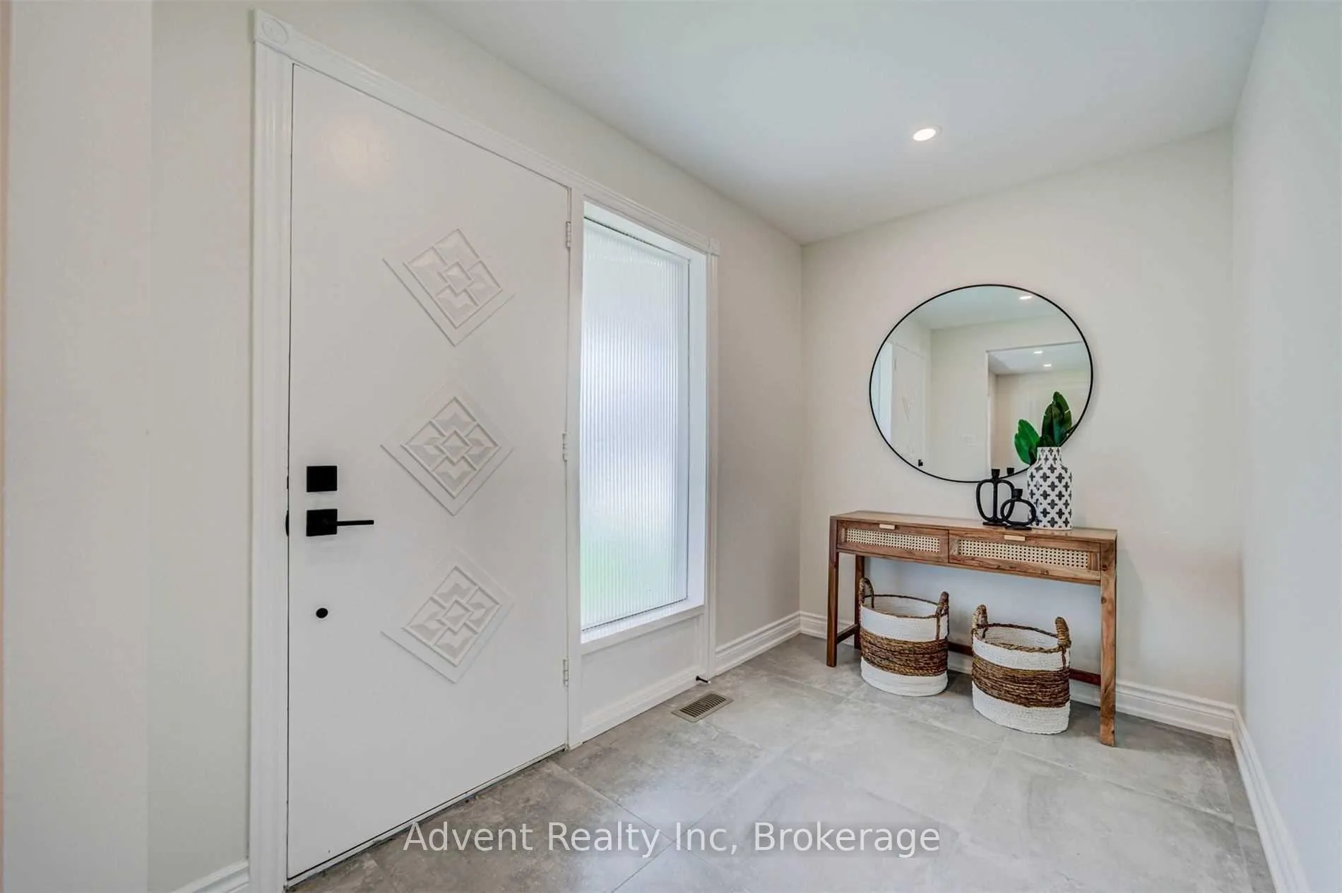 Photo 2 of 99 Fred Varley Drive, Markham, Unionville — HOMEH
