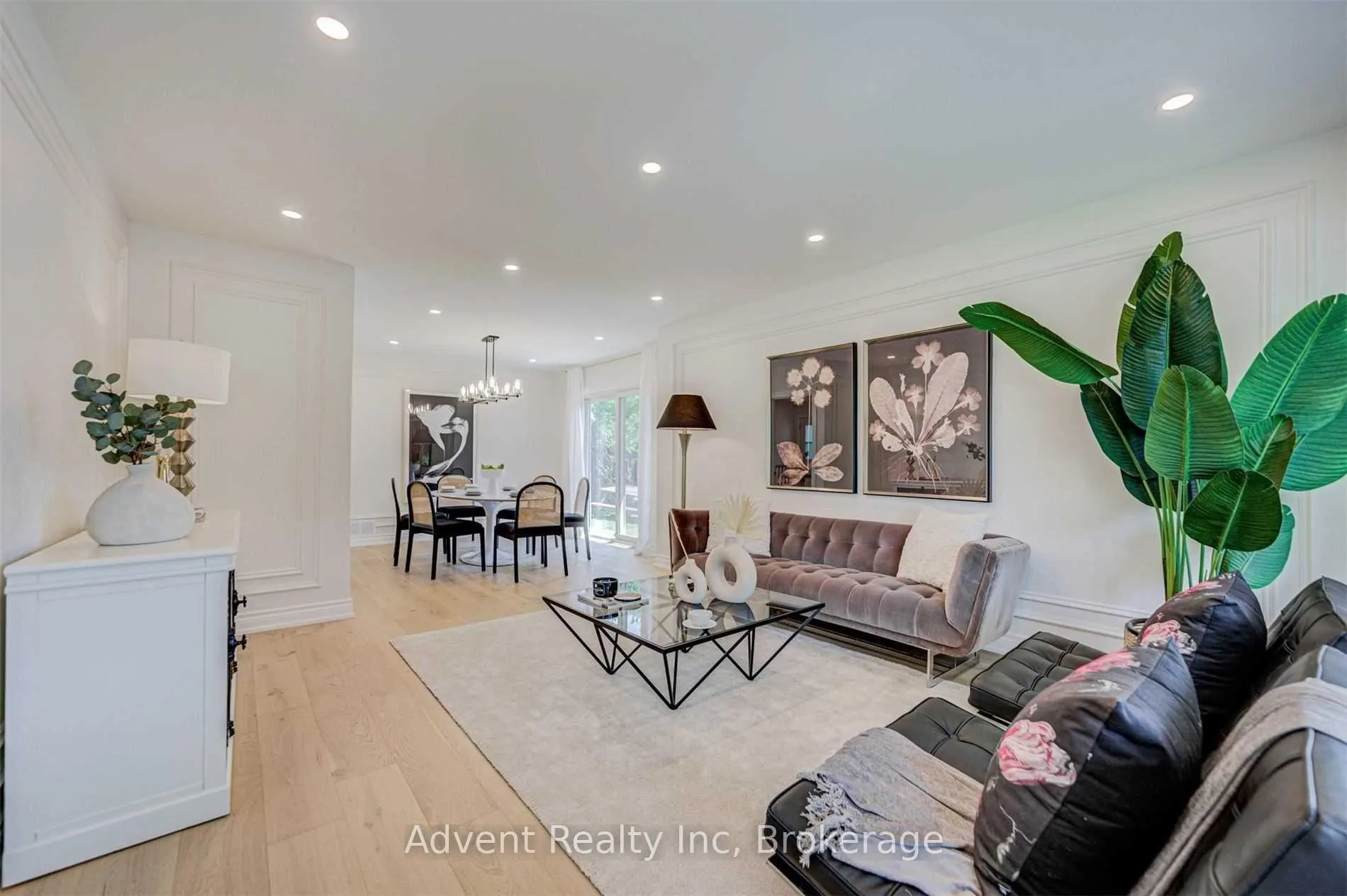 Photo 3 of 99 Fred Varley Drive, Markham, Unionville — HOMEH