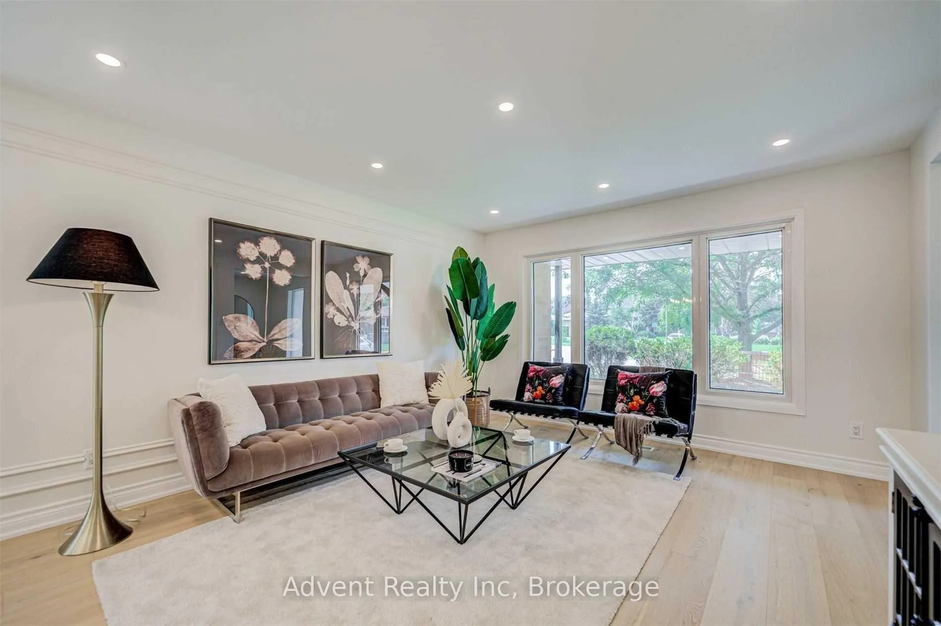 Photo 4 of 99 Fred Varley Drive, Markham, Unionville — HOMEH
