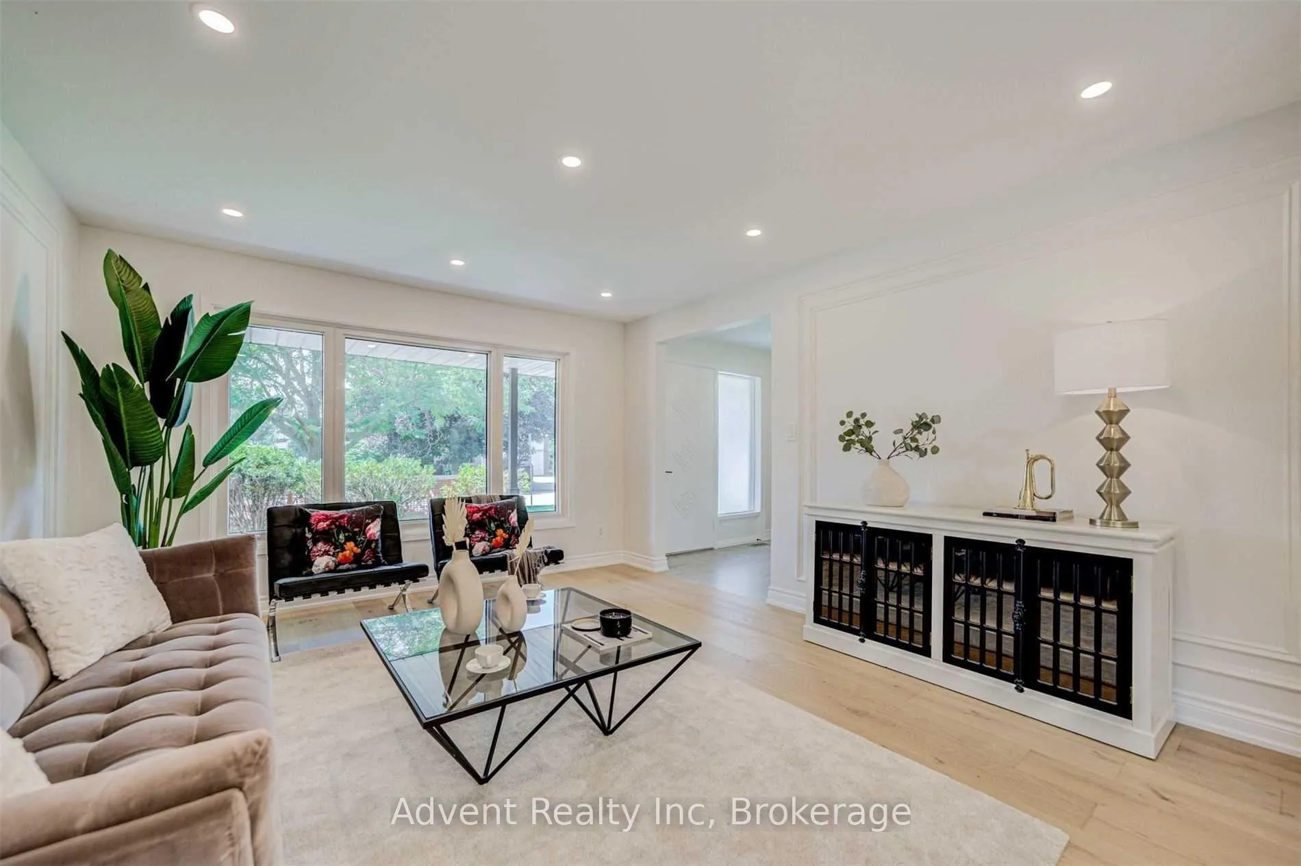 Photo 5 of 99 Fred Varley Drive, Markham, Unionville — HOMEH