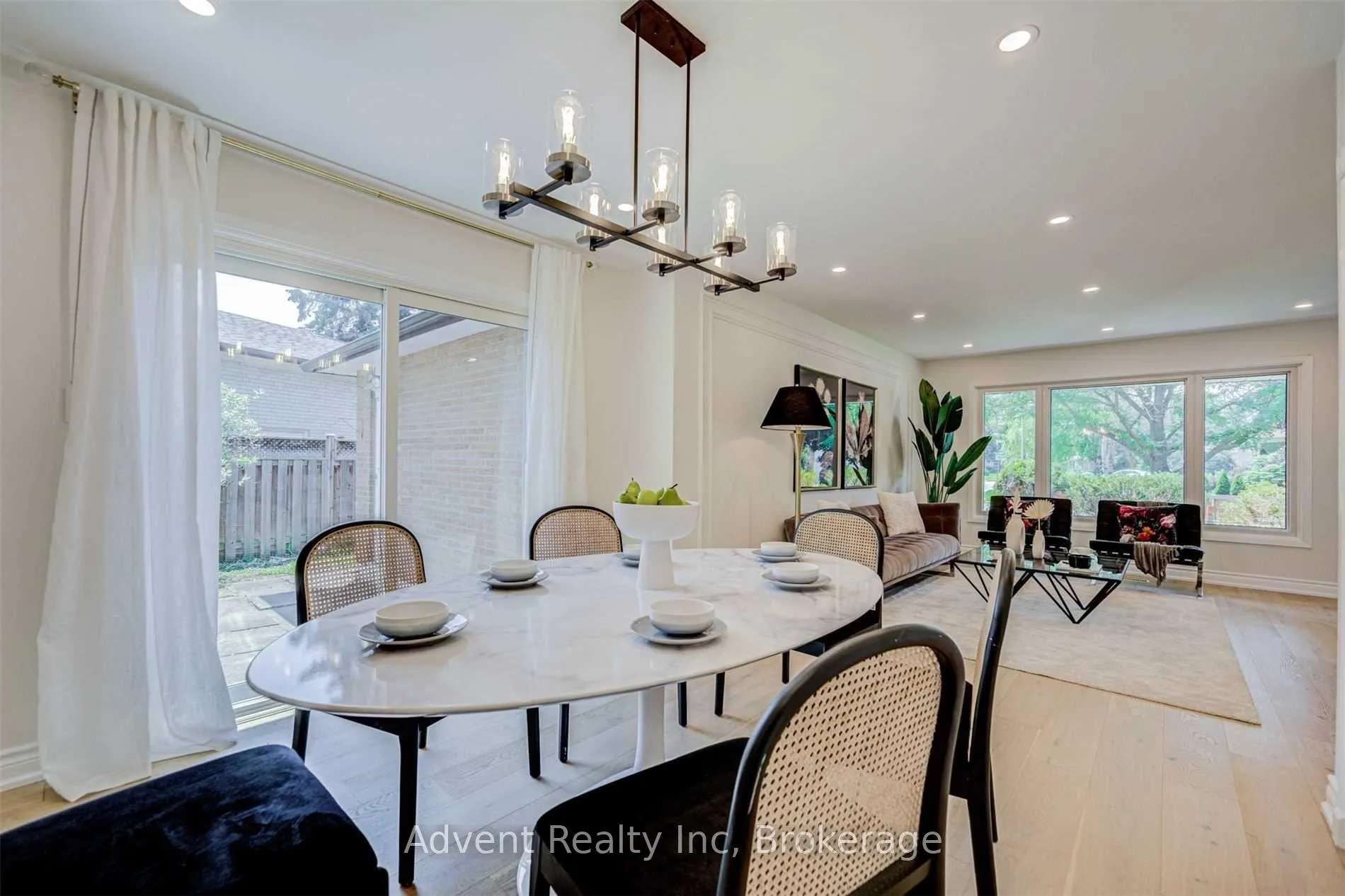 Photo 8 of 99 Fred Varley Drive, Markham, Unionville — HOMEH