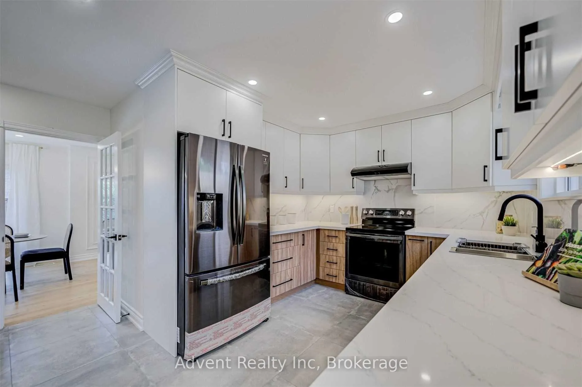 Photo 11 of 99 Fred Varley Drive, Markham, Unionville — HOMEH