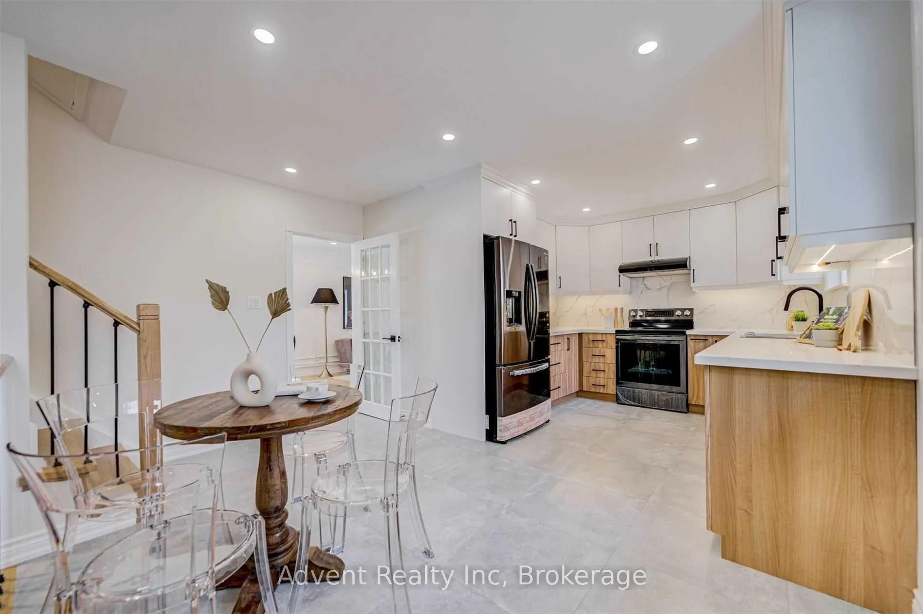 Photo 12 of 99 Fred Varley Drive, Markham, Unionville — HOMEH